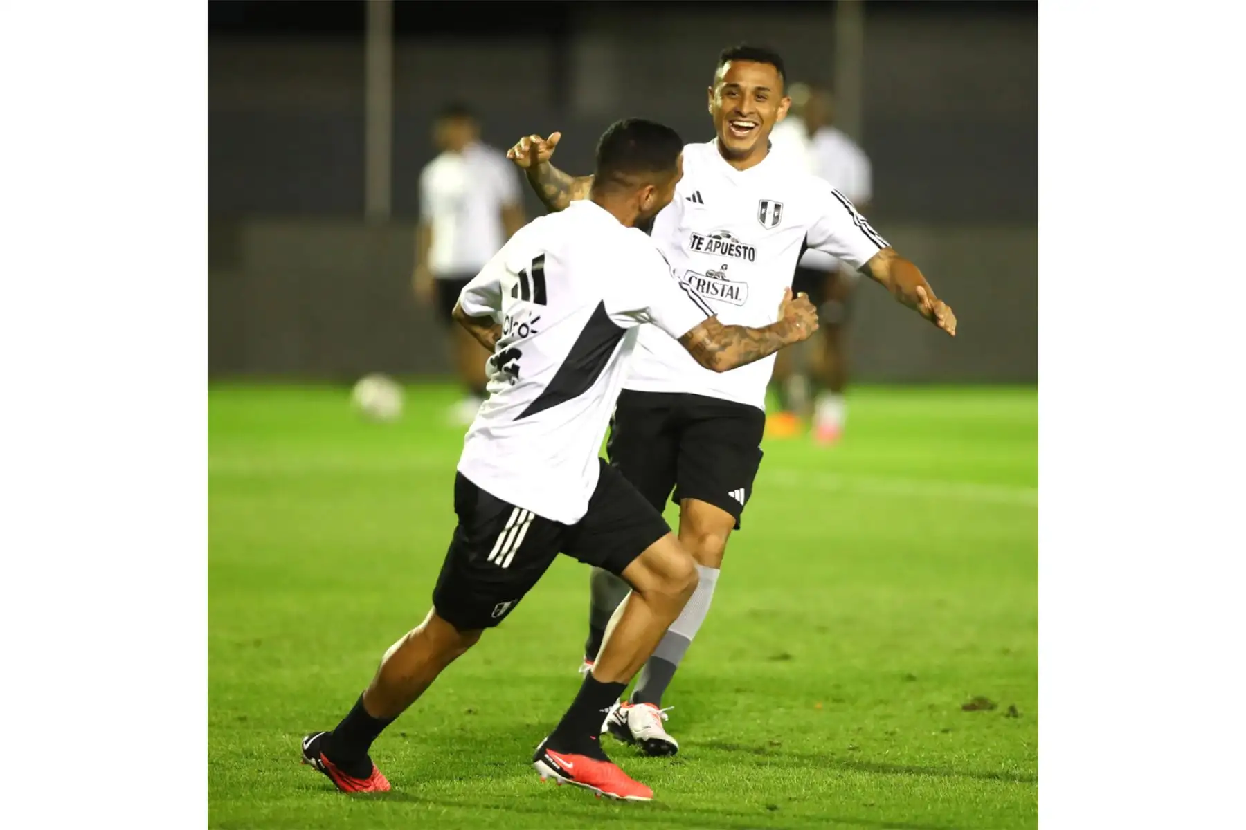 Entrenamiento de la Selección Peruana en la Ciudad del Este para iniciar el camino hacia el Mundial 2026.
Foto:Twitter de la Selección