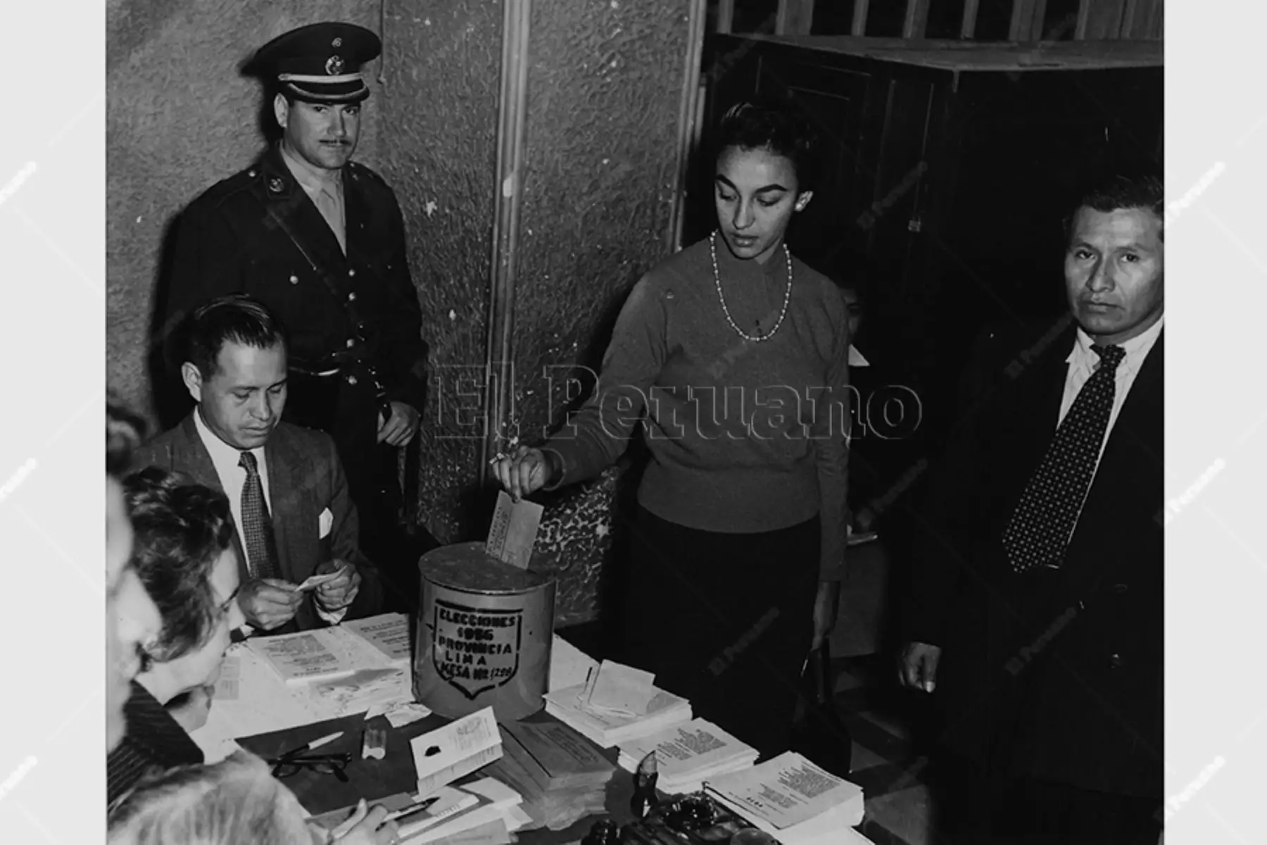 Lima - 17 junio 1956 / La mujer peruana votó por primera vez en las elecciones generales de 1956. Foto: Archivo Histórico de El Peruano