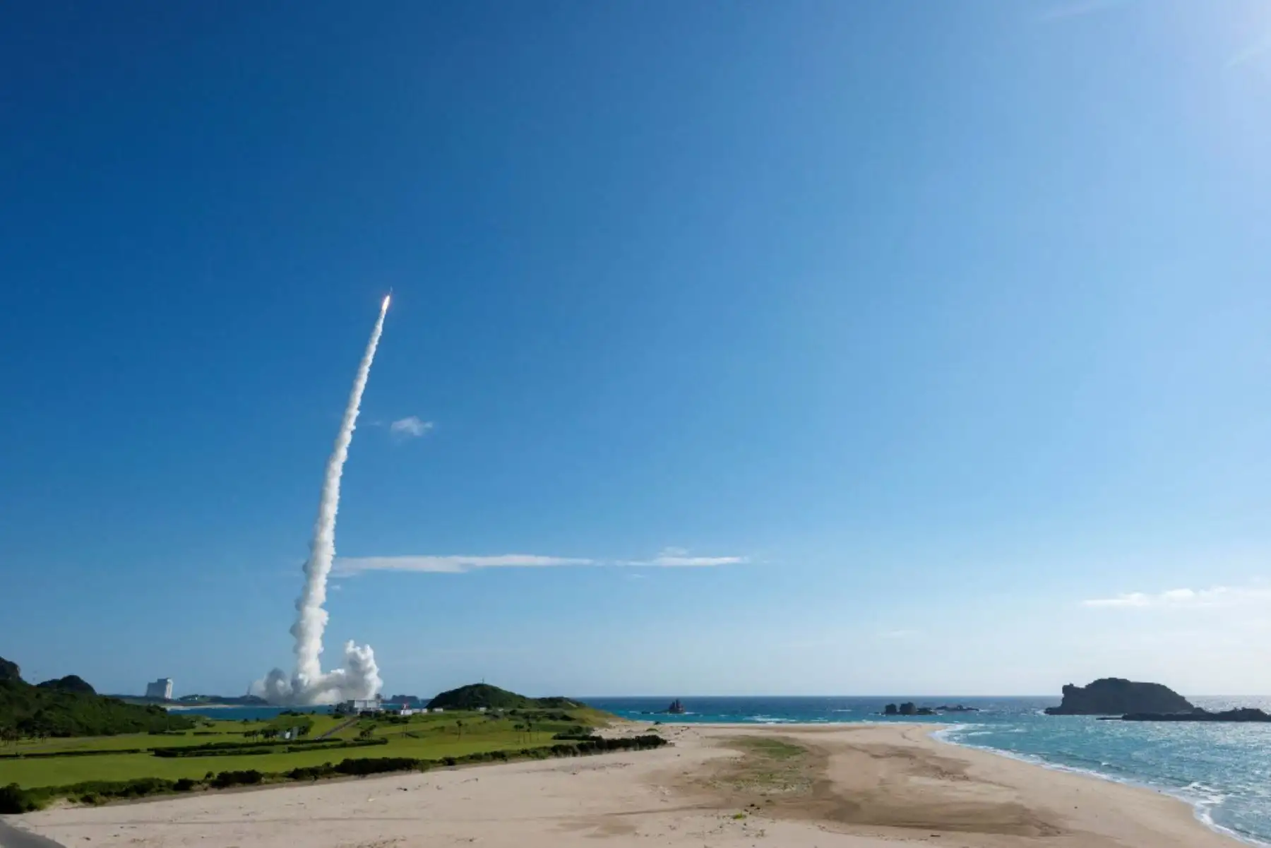 Japón lanzó el jueves un cohete que transporta lo que espera sea su primer módulo de aterrizaje exitoso en la Luna, según mostraron imágenes en vivo de la agencia espacial del país. Foto: AFP
