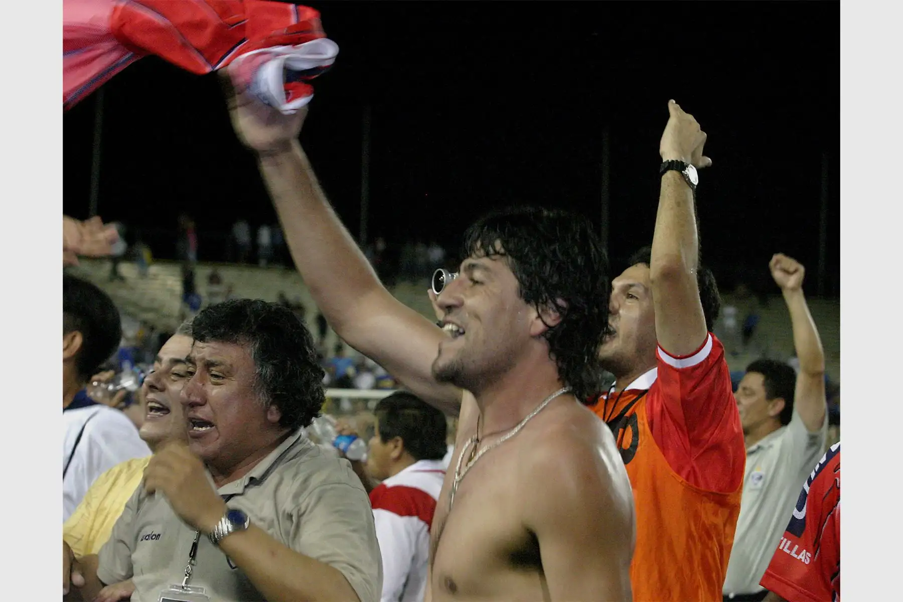 FORT LAUDERDALE, FLORIDA (EEUU), 7 setiembre 2004.- Sergio Ibarra celebra el triunfo del Cienciano sobre Boca Junior de Argentina. El Cuadro cusqueño ganó la Recopa Sudamericana al vencer en tanda de penales. Foto: EFE