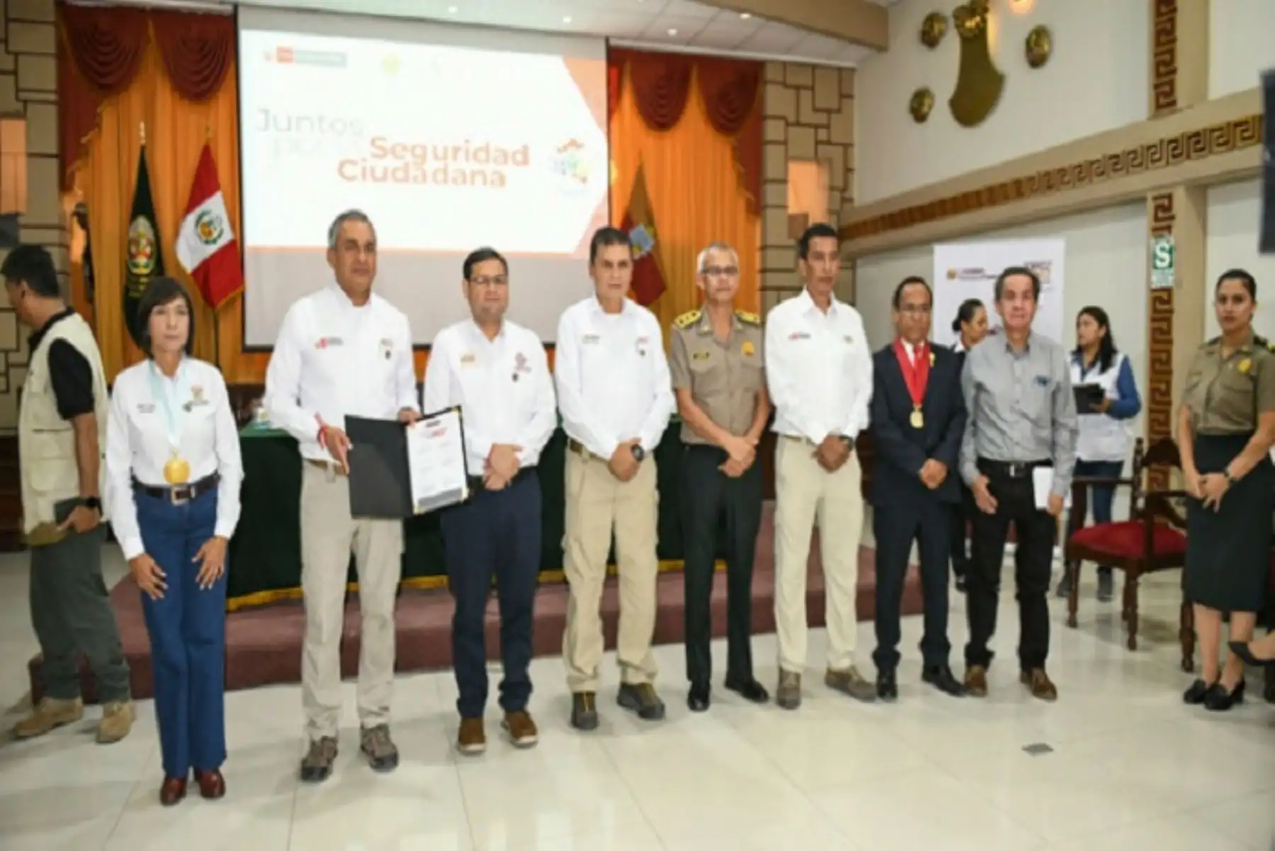 El documento fue suscrito, en un acto simbólico, por el ministro del Interior, Vicente Romero, el gobernador regional de Lambayeque, Jorge Pérez; la alcaldesa de la Municipalidad Provincial de Chiclayo, Janet Cubas; y el jefe de la II Macro Región Policial Lambayeque, general PNP Luis Lazo, además de 38 alcaldes.