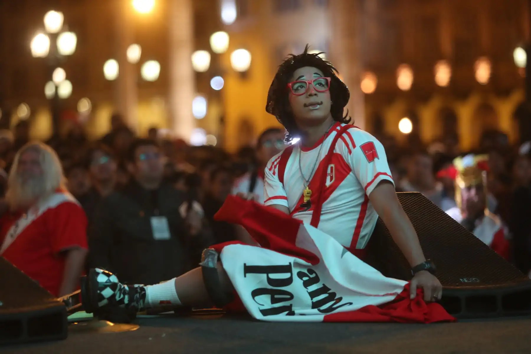 Aficionados peruanos disfrutaron el partido de fútbol de las Eliminatorias Sudamericanas para la Copa Mundial de la FIFA 2026 en Centro de Lima. Foto: ANDINA/Ricardo Cuba