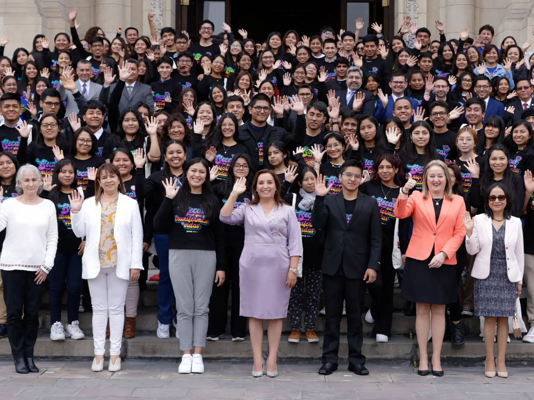 Presidenta de la república, Dina Boluarte, encabezó ceremonia de lanzamiento de 10,000 becas del Pronabec. Foto: ANDINA/Prensa Presidencia