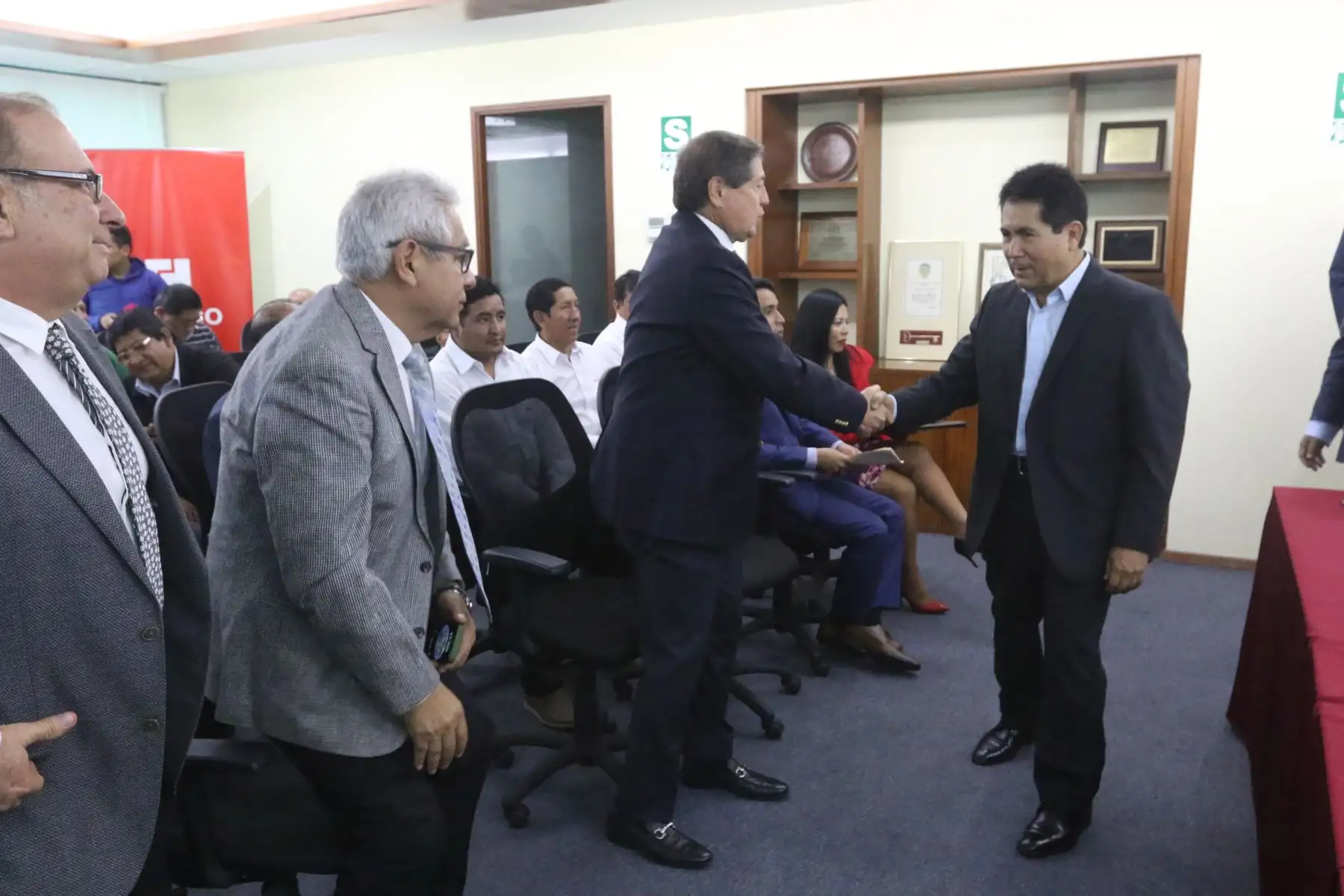 La Federación de Trabajadores en Construcción Civil del Perú (FTCCP) y la Cámara Peruana de la Construcción (CAPECO) suscribieron el acta final de negociación colectiva del sector construcción 2023-2024, con aumentos salariales, beneficios laborales y la creación de mecanismos para la capacitación de los trabajadores del sector.
FOTO:ANDINA/Héctor Vinces