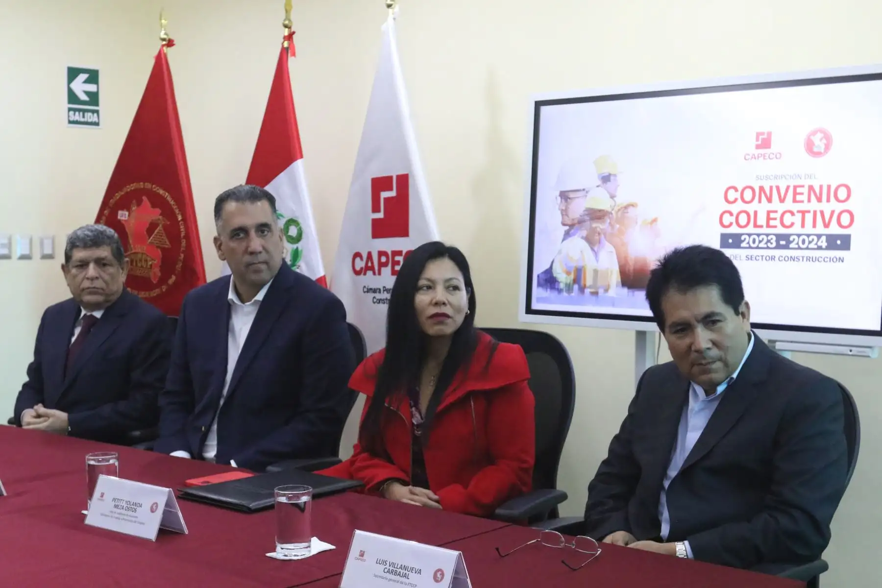 La Federación de Trabajadores en Construcción Civil del Perú (FTCCP) y la Cámara Peruana de la Construcción (CAPECO) suscribieron el acta final de negociación colectiva del sector construcción 2023-2024, con aumentos salariales, beneficios laborales y la creación de mecanismos para la capacitación de los trabajadores del sector.
FOTO:ANDINA/Héctor Vinces