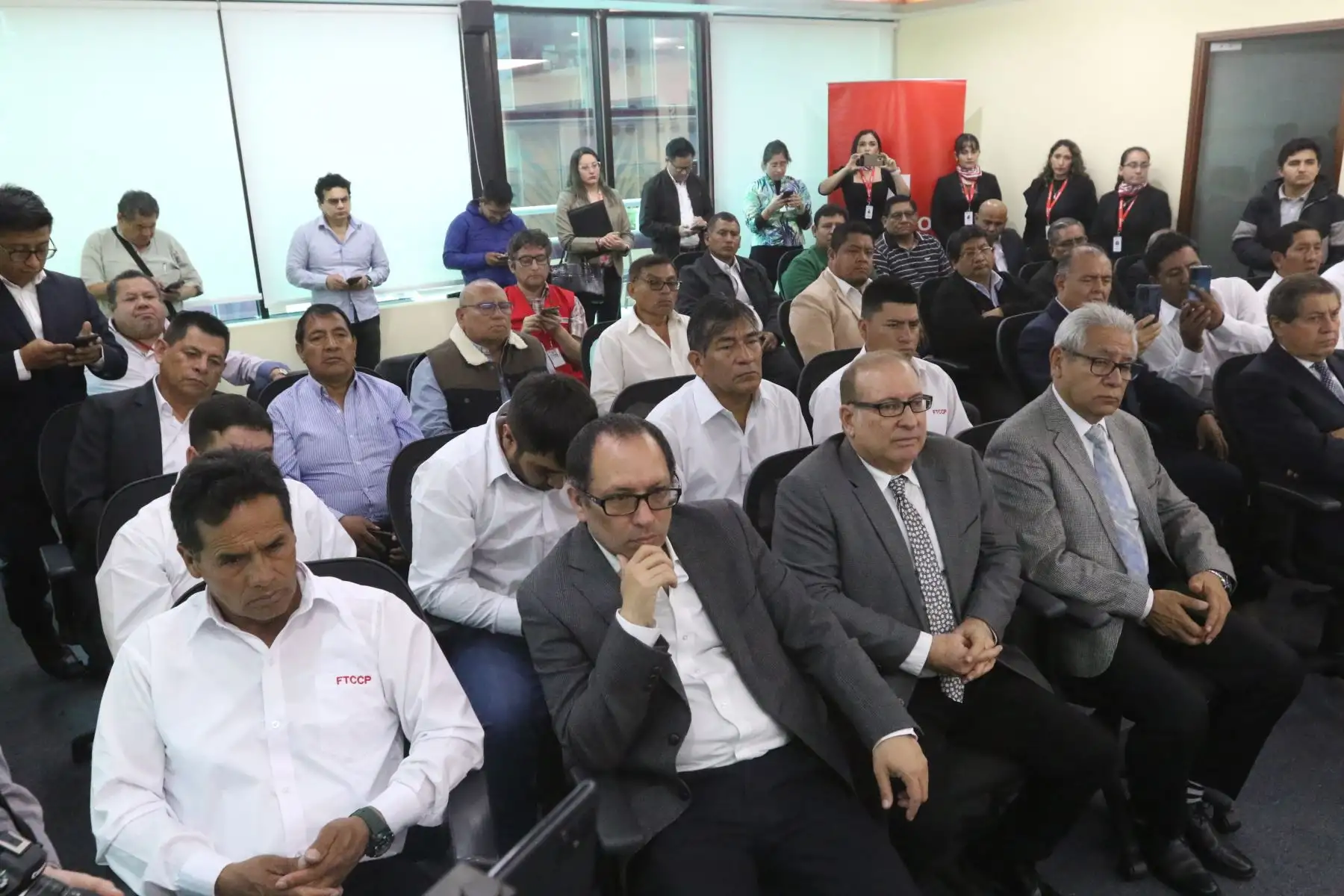 La Federación de Trabajadores en Construcción Civil del Perú (FTCCP) y la Cámara Peruana de la Construcción (CAPECO) suscribieron el acta final de negociación colectiva del sector construcción 2023-2024, con aumentos salariales, beneficios laborales y la creación de mecanismos para la capacitación de los trabajadores del sector.
FOTO:ANDINA/Héctor Vinces