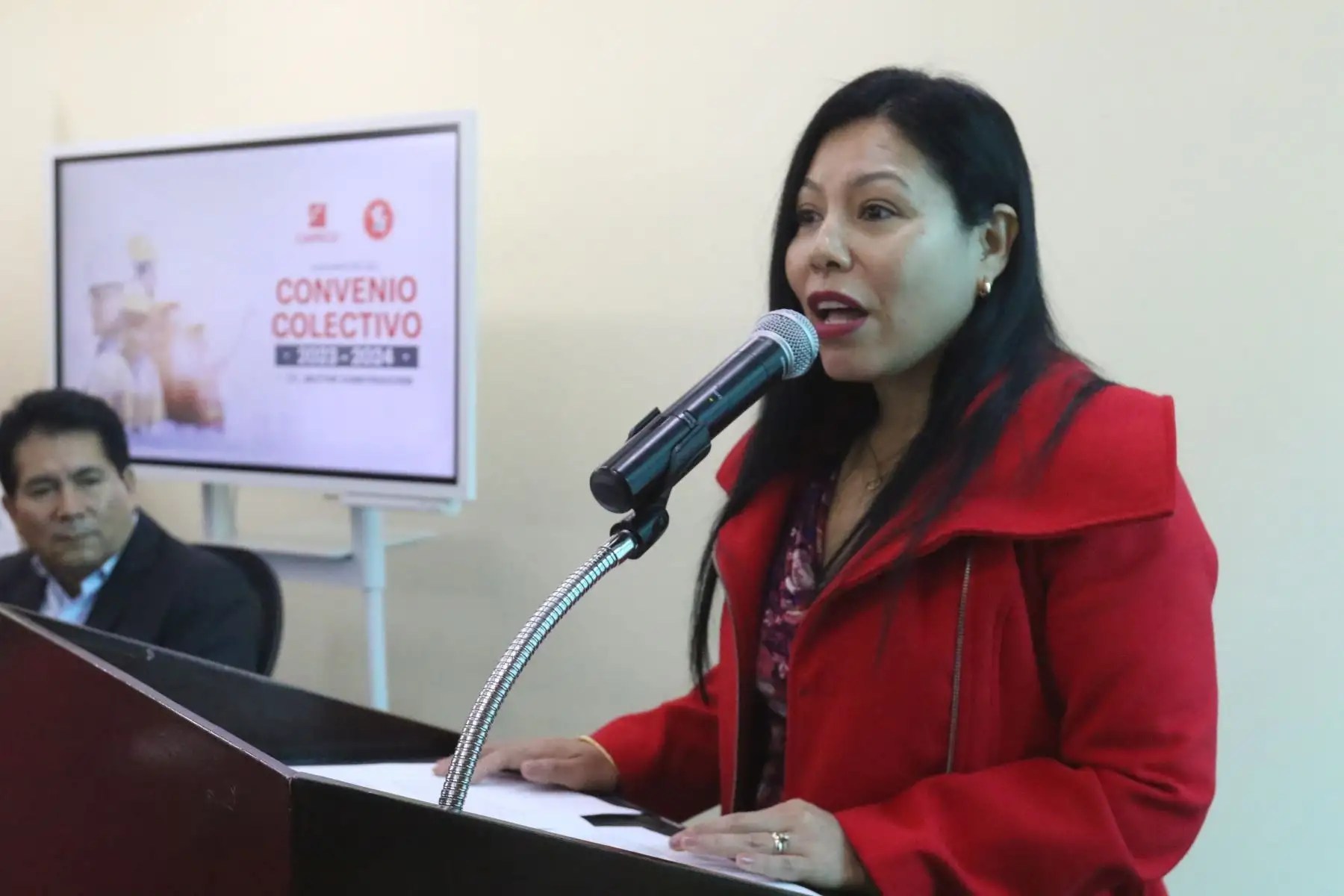 La Federación de Trabajadores en Construcción Civil del Perú (FTCCP) y la Cámara Peruana de la Construcción (CAPECO) suscribieron el acta final de negociación colectiva del sector construcción 2023-2024, con aumentos salariales, beneficios laborales y la creación de mecanismos para la capacitación de los trabajadores del sector.
FOTO:ANDINA/Héctor Vinces