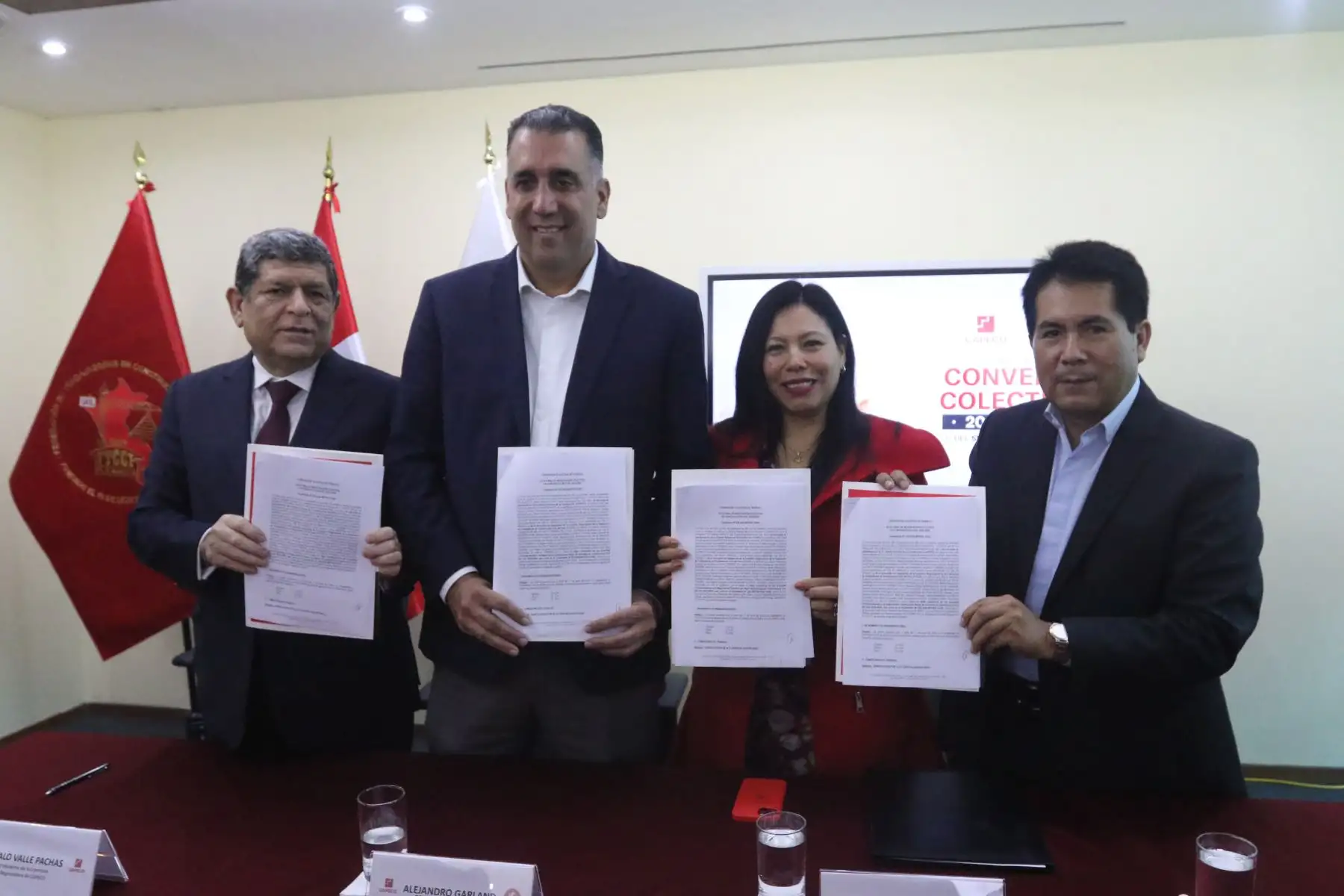 La Federación de Trabajadores en Construcción Civil del Perú (FTCCP) y la Cámara Peruana de la Construcción (CAPECO) suscribieron el acta final de negociación colectiva del sector construcción 2023-2024, con aumentos salariales, beneficios laborales y la creación de mecanismos para la capacitación de los trabajadores del sector.
FOTO:ANDINA/Héctor Vinces