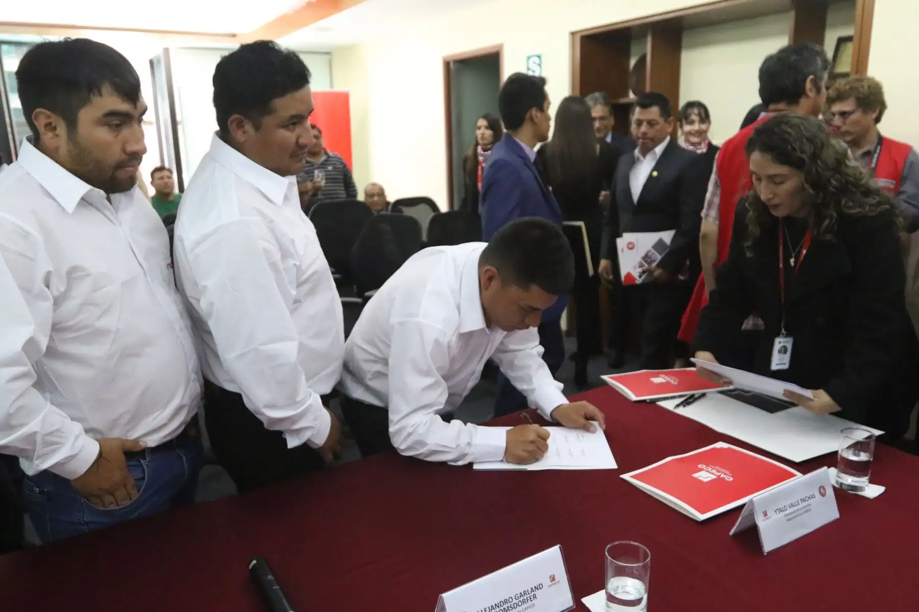 La Federación de Trabajadores en Construcción Civil del Perú (FTCCP) y la Cámara Peruana de la Construcción (CAPECO) suscribieron el acta final de negociación colectiva del sector construcción 2023-2024, con aumentos salariales, beneficios laborales y la creación de mecanismos para la capacitación de los trabajadores del sector.
FOTO:ANDINA/Héctor Vinces