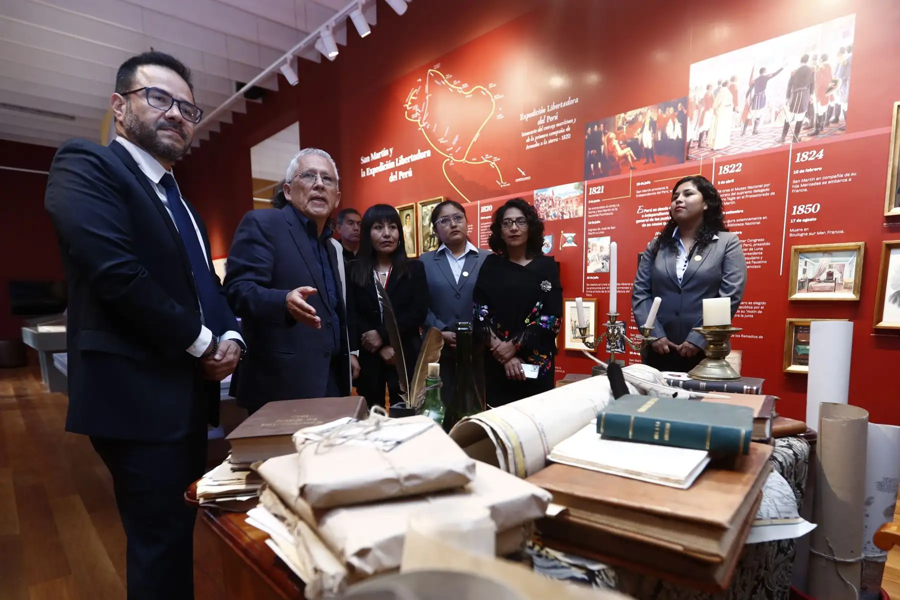 A la ceremonia por la reapertura de la Casa del General Don José de San Martín en Pisco acudieron la ministra de Cultura, Leslie Urteaga, el embajador de Argentina en Perú, Enrique Vaca Navaja, autoridades locales y regionales, y representantes de la empresa Pluspetrol. Foto: ANDINA/Daniel Bracamonte