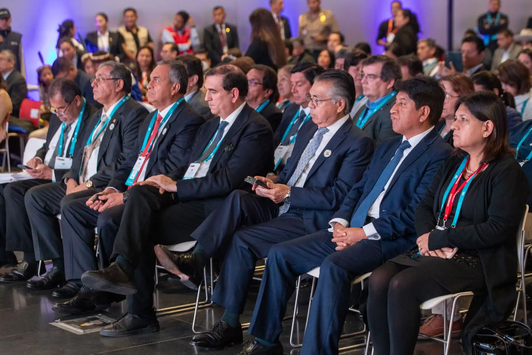 La presidenta Dina Ercilia Boluarte Zegarra, participa en la ceremonia de clausura del "Foro: Unidos por el Agua y Saneamiento" que articula a actores políticos, públicos, privados, económicos y técnicos, con el fin de promover un pacto nacional por el derecho humano a estos servicios y  que se realiza en el Centro de Convenciones de Lima.
Foto: ANDINA/Presidencia Perú