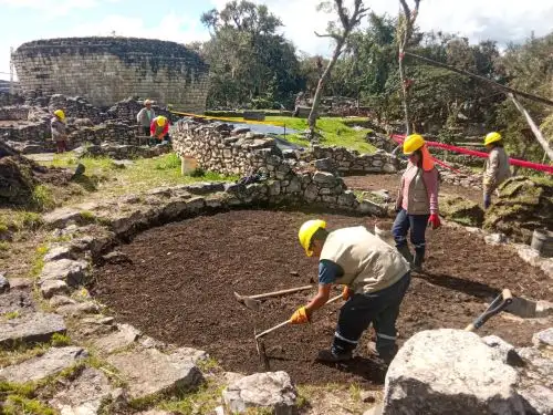 El Ministerio de Cultura destacó que los trabajos de impermeabilización y la mejora del sistema de drenaje en el sector sur de la llaqta de la Fortaleza de Kuélap registran un avance del 68 %. ANDINA/Difusión