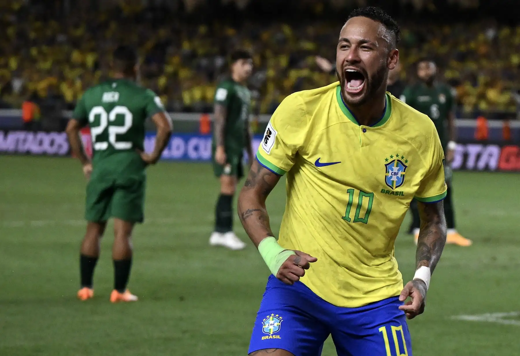 El delantero brasileño Neymar celebra después de marcar un gol durante el partido de fútbol de las eliminatorias sudamericanas para la Copa Mundial de la FIFA 2026 entre Brasil y Bolivia en el estadio Jornalista Edgar Proença 