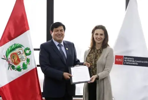 La ministra de Vivienda, Construcción y Saneamiento, Hania Pérez de Cuéllar recibió del alcalde provincial de Cusco, Luis Beltrán, la resolución que aprueba el expediente técnico del megaproyecto Vilcanota II Etapa I que abastecerá de agua y saneamiento a seis distritos de la ciudad imperial.