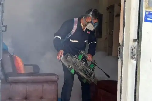 fumigadores, agentes comunitarios y personal de la Dirección Regional de Salud de Tumbes se desplazaron por diferentes zonas del cercado de la ciudad en una jornada masiva de control vectorial para hacerle el pare al dengue.