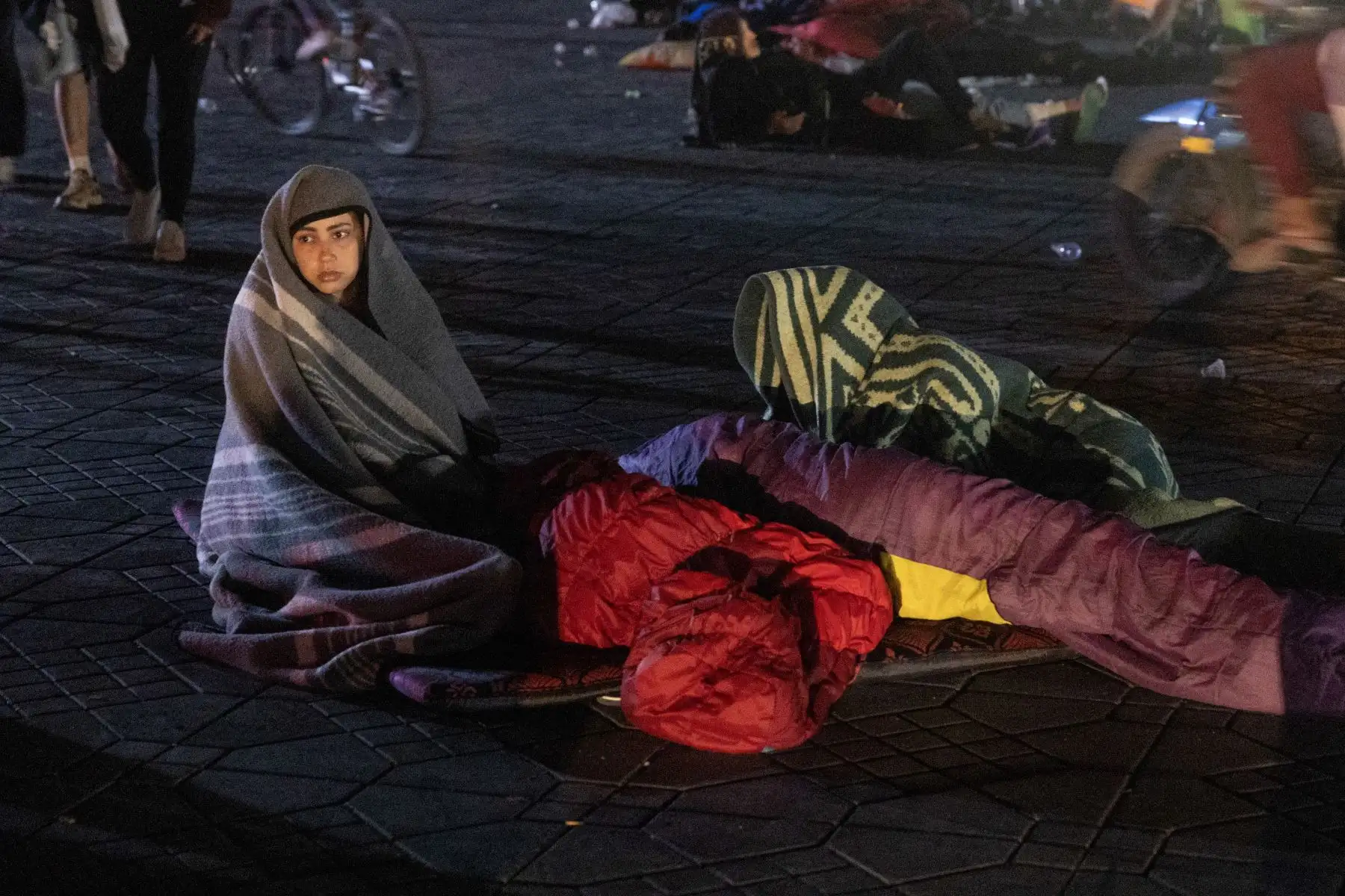 Los residentes permanecen en una plaza después de un terremoto en Marrakech. Casi 300 personas murieron después de que un poderoso terremoto sacudiera Marruecos la noche del 8 de setiembre, según un recuento preliminar del gobierno, y los residentes de Marrakech informaron que siguieron gritos "insoportables" Sismo de magnitud 6,8. Foto: ANDINA/AFP