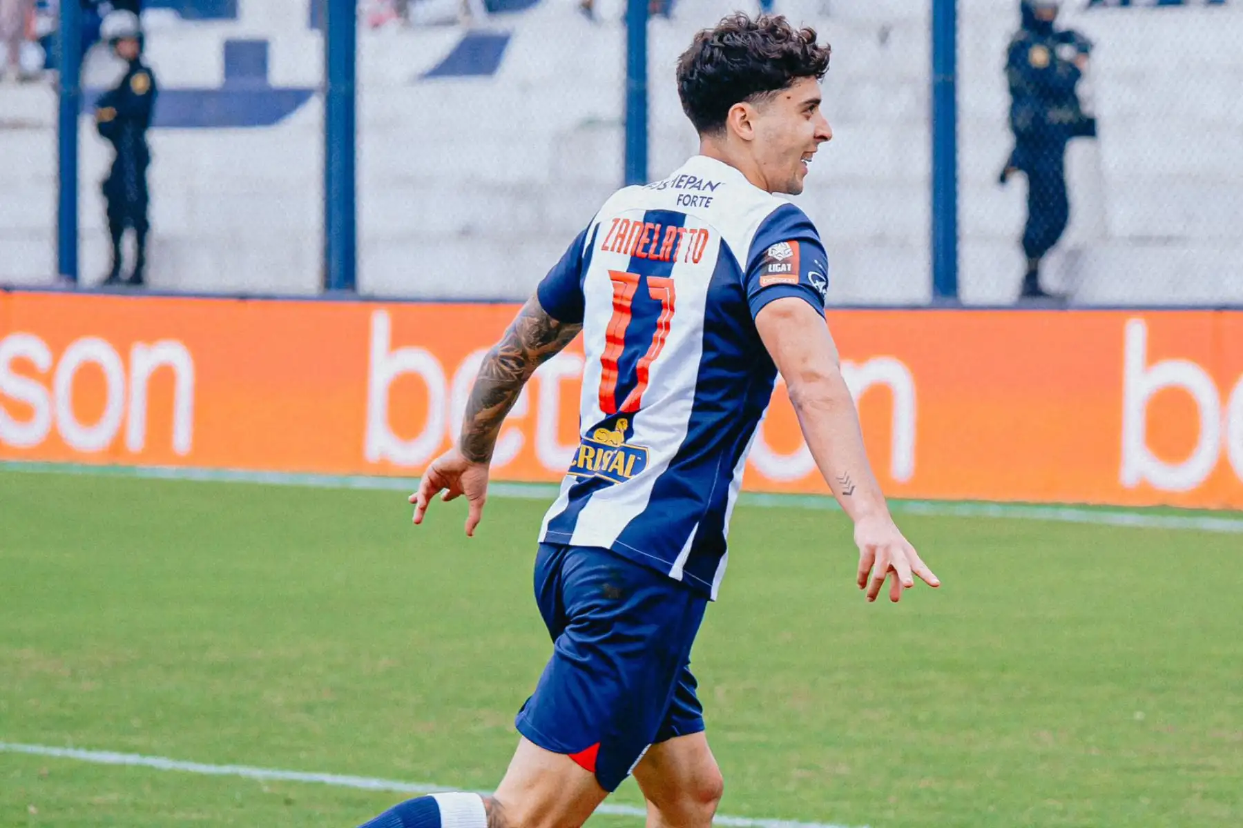 Alianza Lima se enfrenta al Deportiva Cantolao, en el Estadio Iván Elias Moreno de Villa El Salvador. Foto: Twitter de Alianza Lima