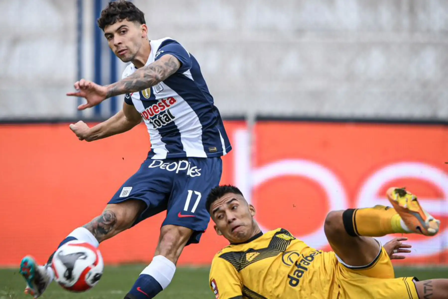 Alianza Lima se enfrenta al Deportiva Cantolao, en el Estadio Iván Elias Moreno de Villa El Salvador. Foto: Twitter de Alianza Lima