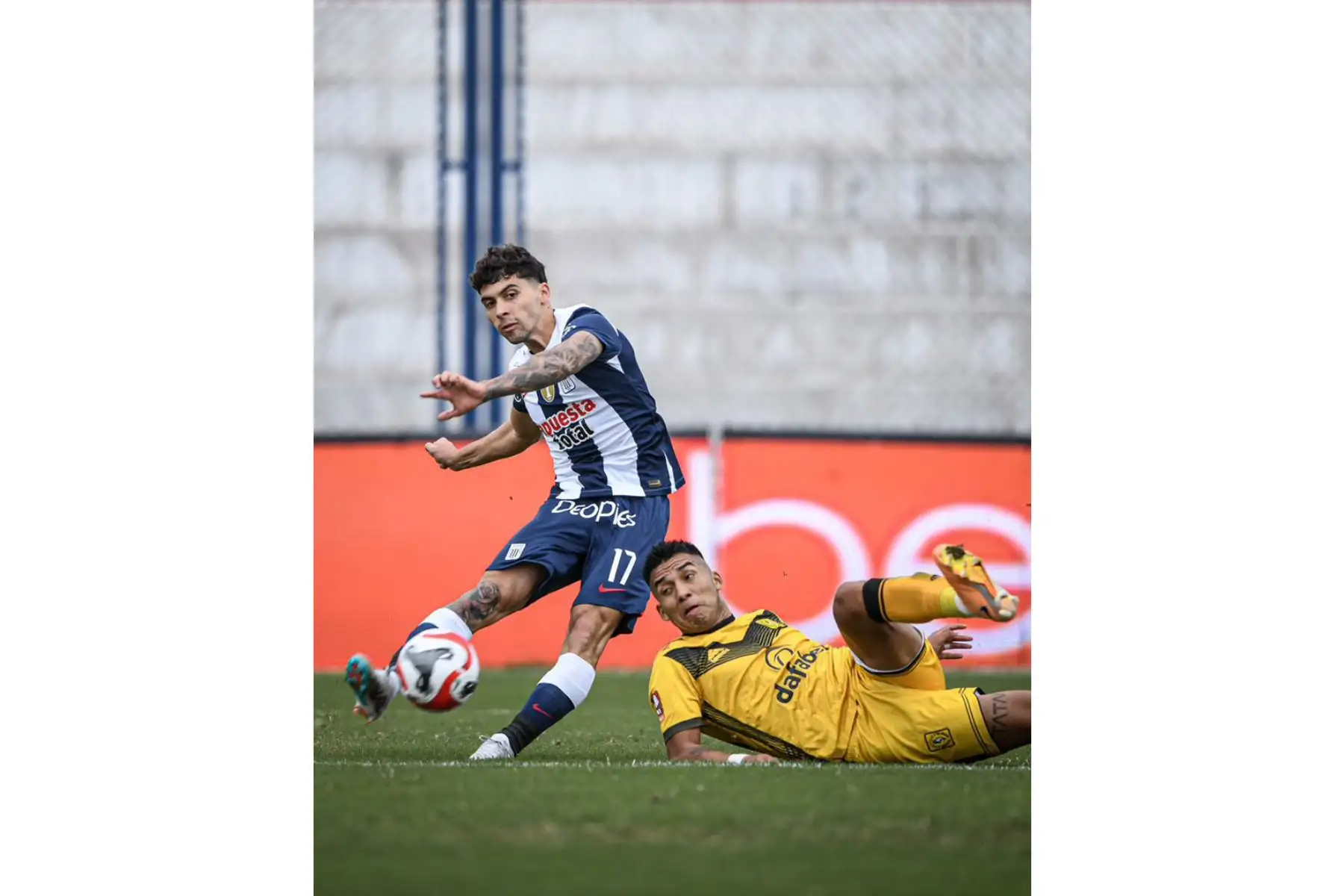 Alianza Lima se enfrenta al Deportiva Cantolao, en el Estadio Iván Elias Moreno de Villa El Salvador. Foto: Twitter de Alianza Lima