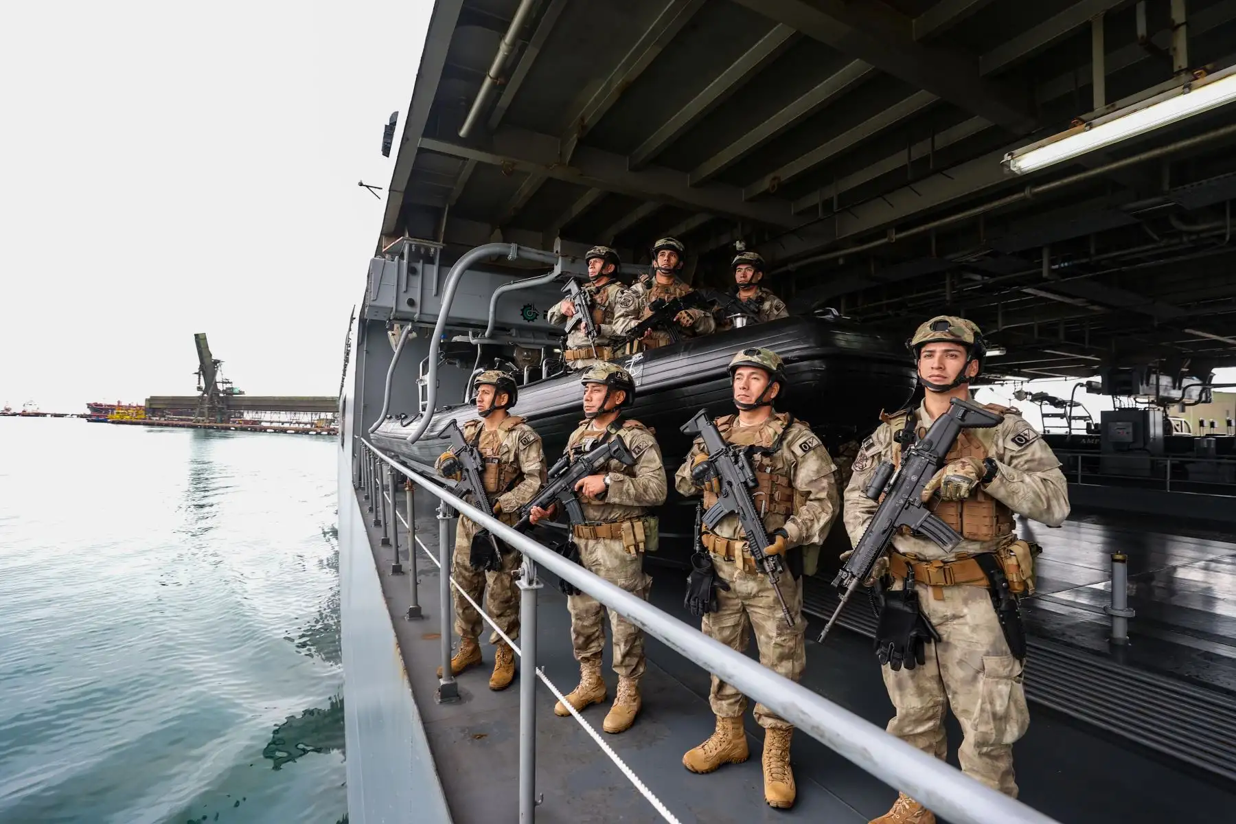 La transferencia se realizó mediante un Acuerdo de Enajenación suscrito entre el Ministerio de Defensa del Reino de España y la Marina de Guerra del Perú, firmado el 19 de mayo de 2023 en Madrid, en el marco de un Memorando de Entendimiento entre los Ministerios de Defensa de ambos países firmado en noviembre de 2018.
Foto: MINDEF