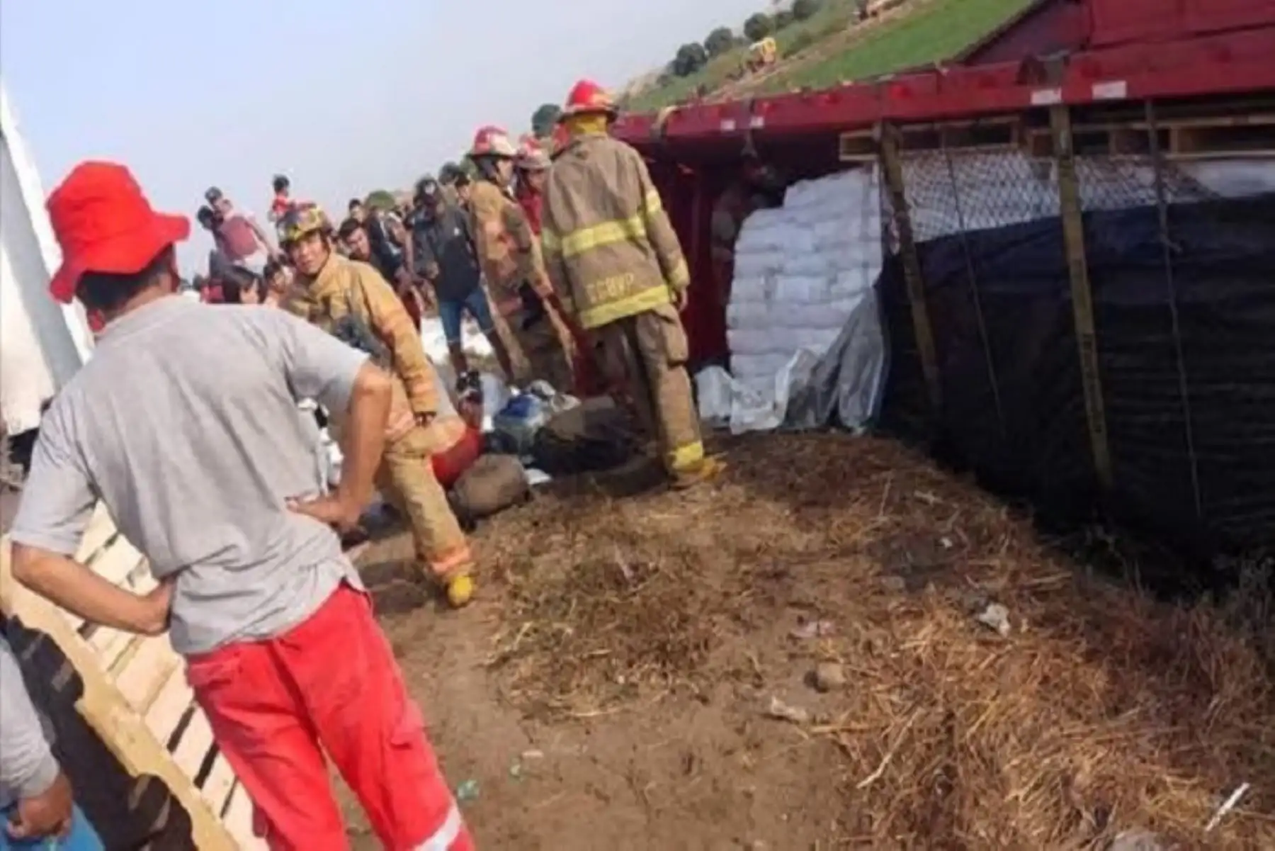 Se ha identificado a los occisos Félix Alejandro Hidalgo Palacios (65), Ericson Hidalgo Saavedra (40) y Brayan Castellanos Rodríguez;