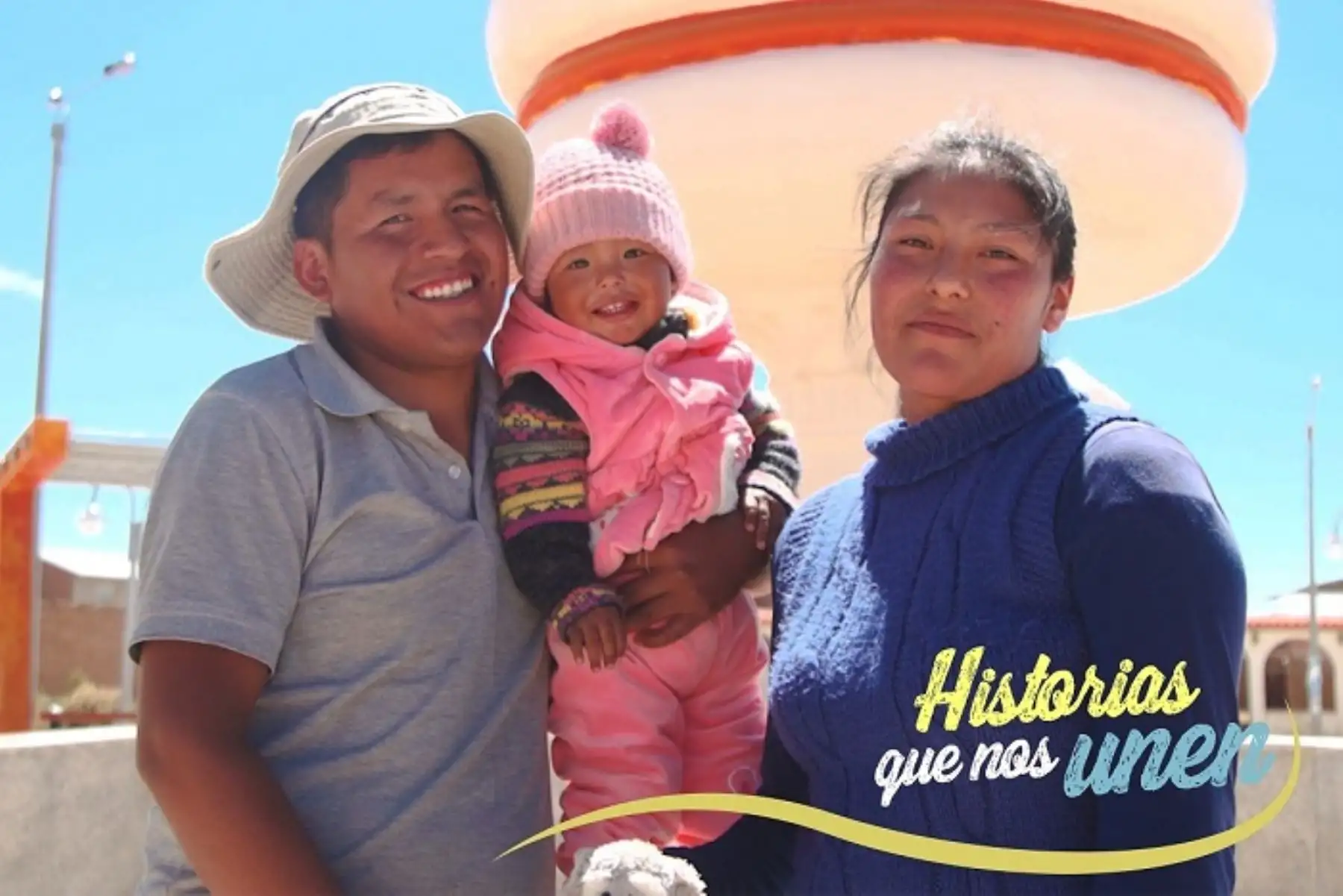 Joven pareja, además de dedicar tiempo a la crianza de su hija, han creado la planta quesera “Yulolac”, un emprendimiento familiar donde elaboran el tradicional y nutritivo queso paria que ha conquistado el paladar no solo del mercado de Puno, sino también de Cusco, Arequipa y Lima.