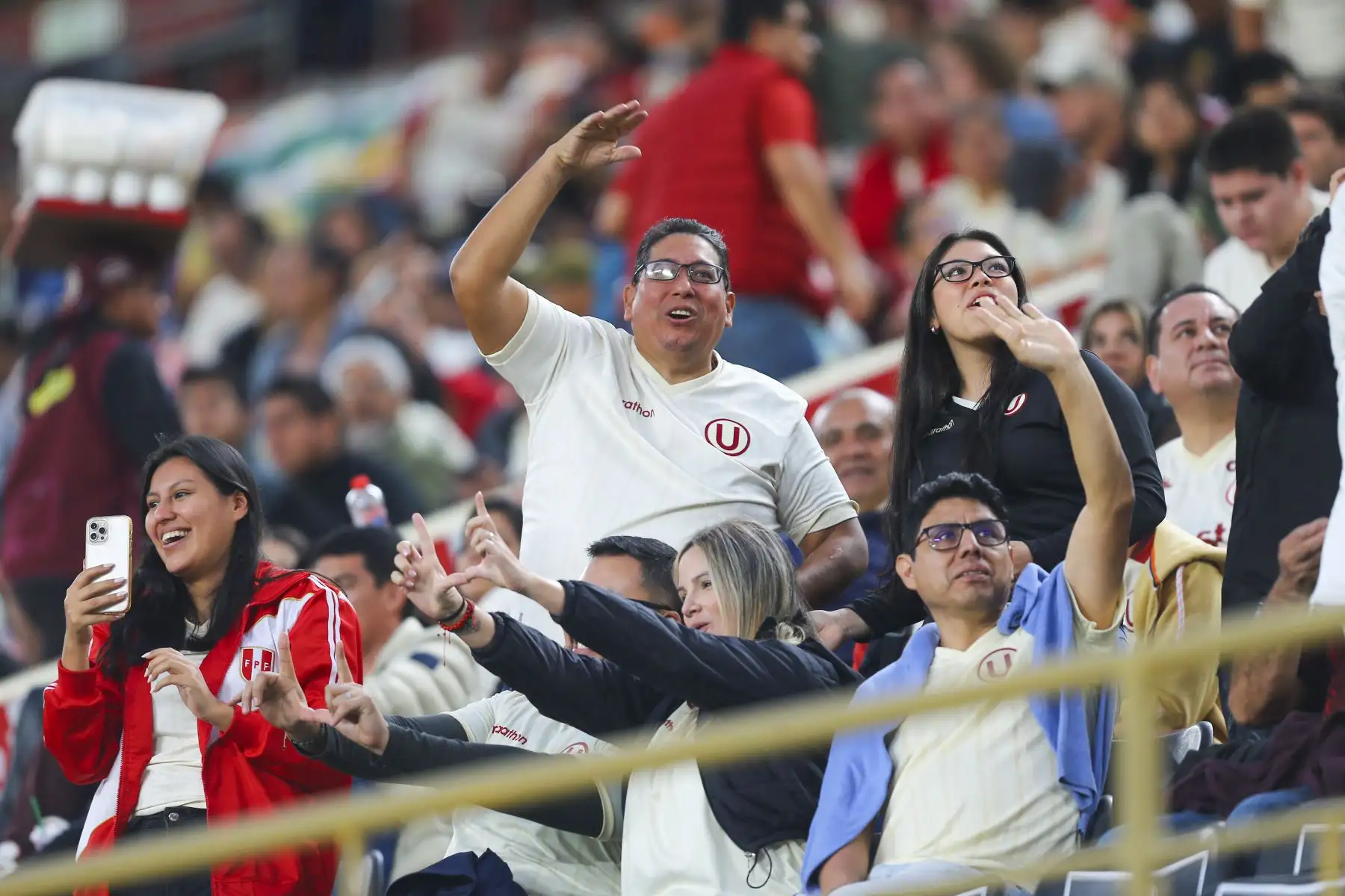 Universitario de Deportes se enfrenta a Deportivo Municipal por la fecha 12 del Torneo Clausura en el estadio Monumental de Ate. 

Foto: Andina/ Eddy Ramos
