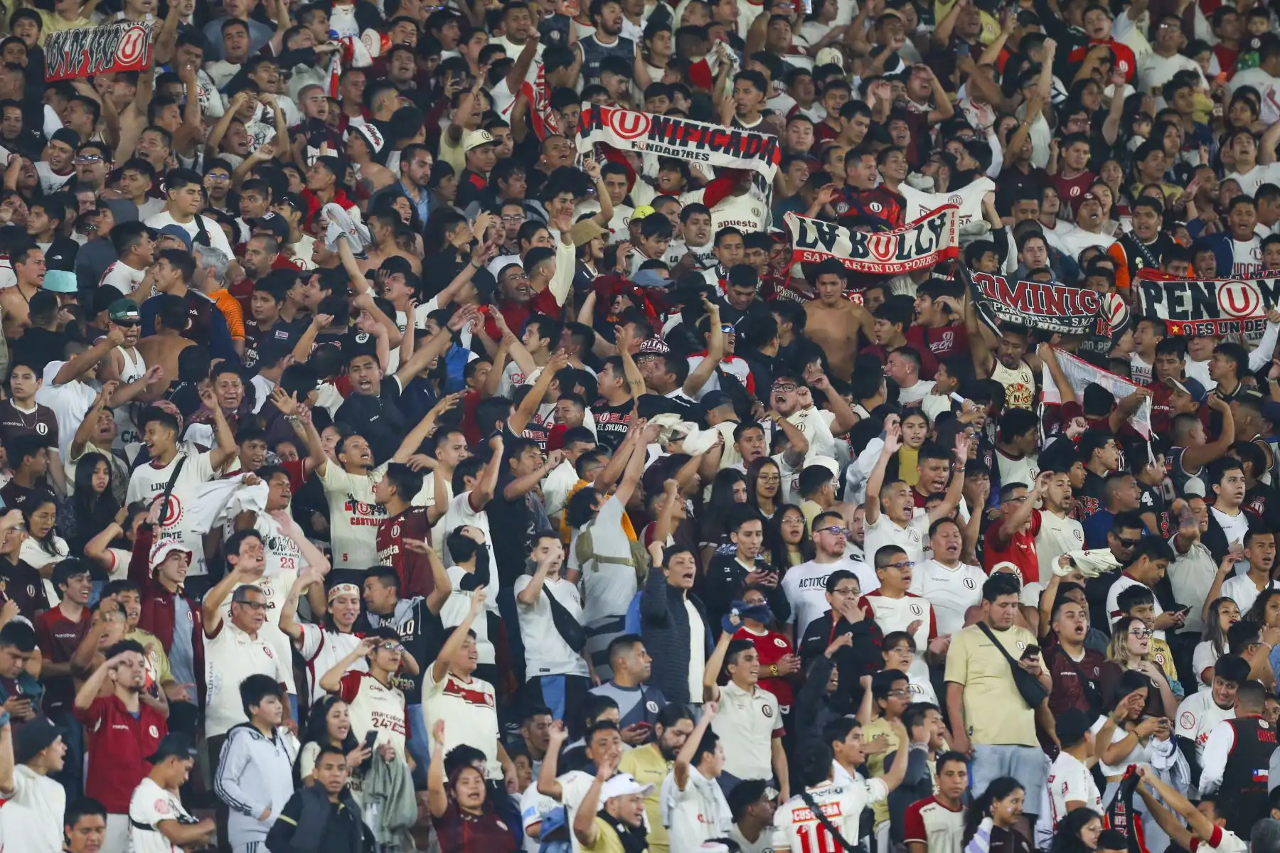 Universitario de Deportes se enfrenta a Deportivo Municipal por la fecha 12 del Torneo Clausura en el estadio Monumental de Ate. 

Foto: Andina/ Eddy Ramos