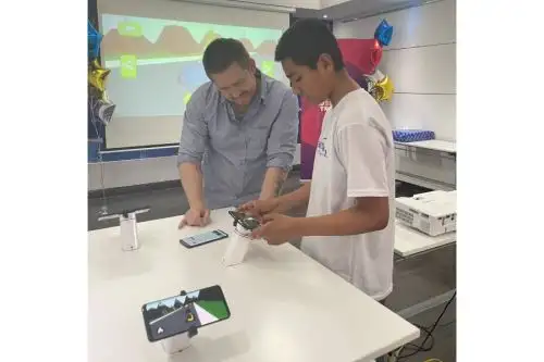 Joaquín recibió clases virtuales teóricas y prácticas de arte, animación, programación y modelado para la elaboración de su videojuego.