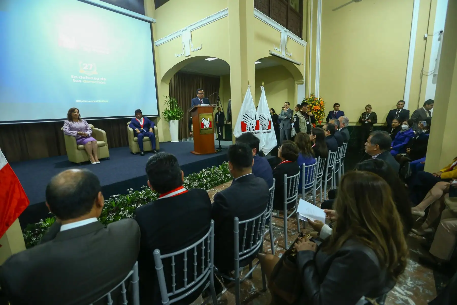 El defensor del pueblo, Josué Gutiérrez Cóndor, acompañado por la presidenta de la República Dina Boluarte, presidió la ceremonia de celebración del 27 aniversario de inicio de funciones de la Defensoría del Pueblo, trayectoria orientada a proteger los derechos humanos de toda la población.
Foto: ANDINA/Eddy Ramos