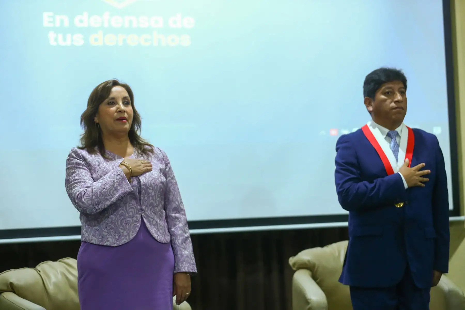 El defensor del pueblo, Josué Gutiérrez Cóndor, acompañado por la presidenta de la República Dina Boluarte, presidió la ceremonia de celebración del 27 aniversario de inicio de funciones de la Defensoría del Pueblo, trayectoria orientada a proteger los derechos humanos de toda la población.
Foto: ANDINA/Eddy Ramos