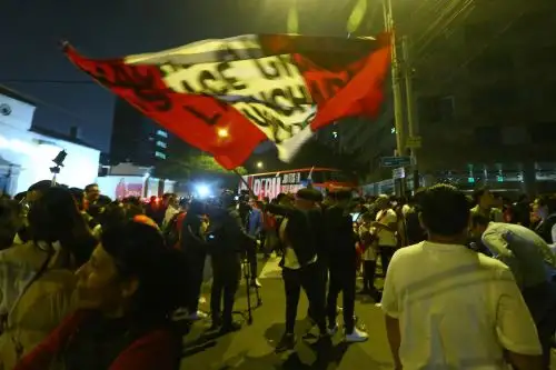 Hinchas llegaron hasta la concentración de la selección peruana en San Isidro. Foto: ANDINA/Eddy Ramos
