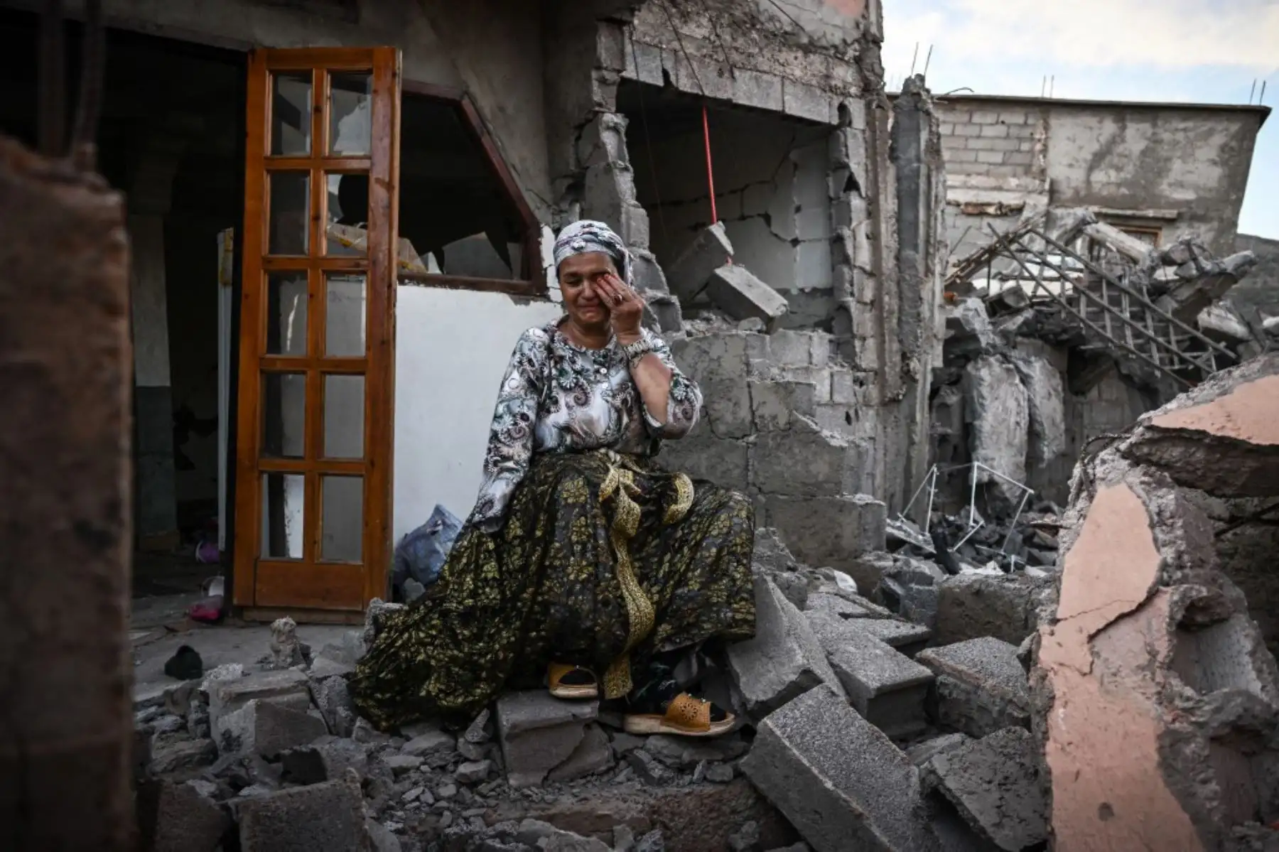 Las operaciones de rescate continúan este martes en Marruecos, más de 72 horas después del devastador terremoto que dejó casi 2.900 muertos, pero las esperanzas de encontrar más sobrevivientes se agotan con el paso de las horas. Foto: AFP