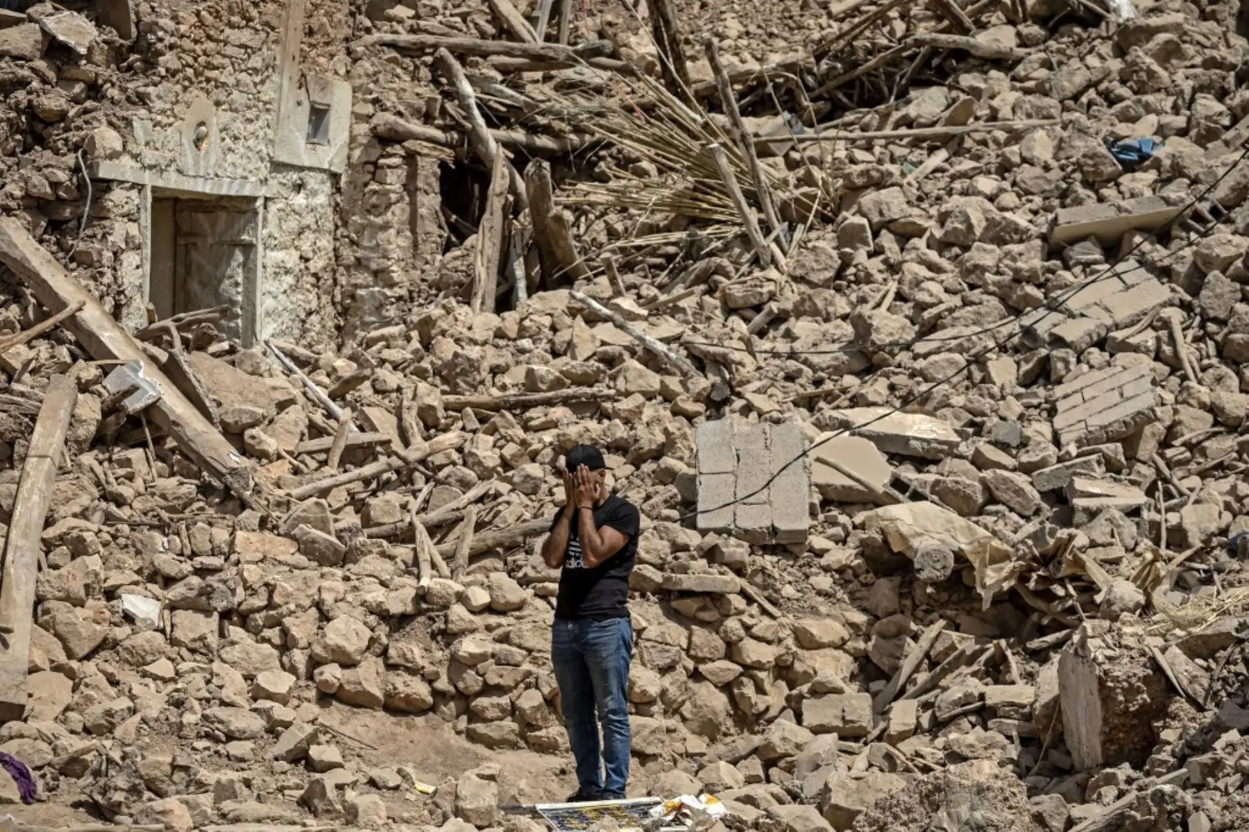 Las operaciones de rescate continúan este martes en Marruecos, más de 72 horas después del devastador terremoto que dejó casi 2.900 muertos, pero las esperanzas de encontrar más sobrevivientes se agotan con el paso de las horas. Foto: AFP