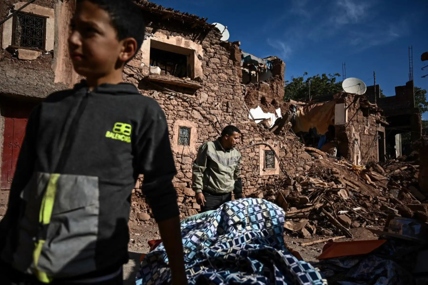 El epicentro del sismo, que causó 2.862 muertos y 2.562 heridos, según un último balance del lunes por la noche, se encuentra en una zona montañosa del Alto Atlas, donde los corrimientos de tierra dificultan aún más el acceso a los pueblos afectados. Foto: AFP