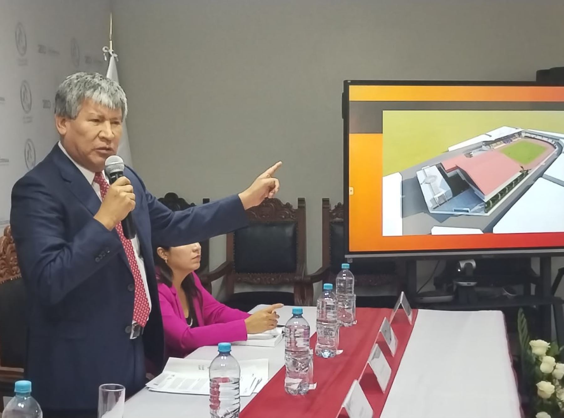El gobernador regional de Ayacucho, Wilfredo Oscorima, anunció la ejecución de dos proyectos deportivos con miras a los XX Juegos Bolivarianos 2025 que se realizará en dicha región.