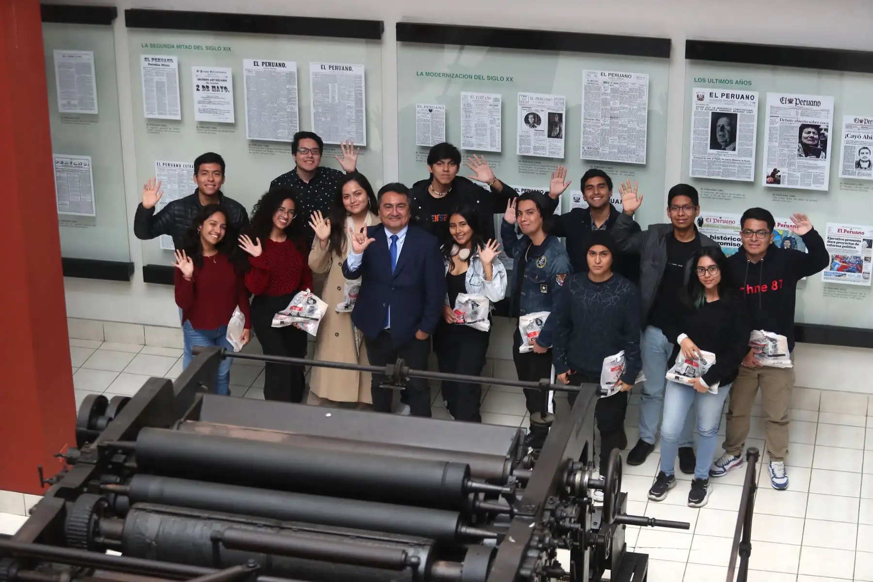 Alumnos de la universidad nacional Mayor de San Marcos visitan la agencia Andina y el diario oficial El peruano y reciben charla de  diferentes especialistas, como Félix Paz, director de Medios Periodísticos Foto: ANDINA/Ricardo Cuba