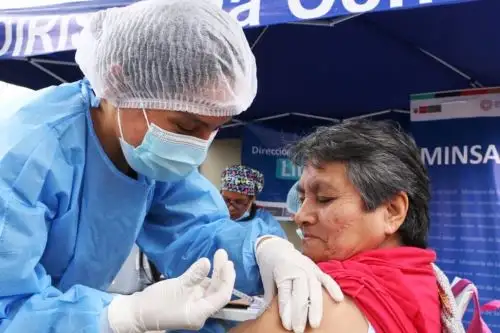 Minsa suma más de 1.8 millones de vacunas bivalentes aplicadas en lo que va del 2023. Foto: ANDINA/Difusión.