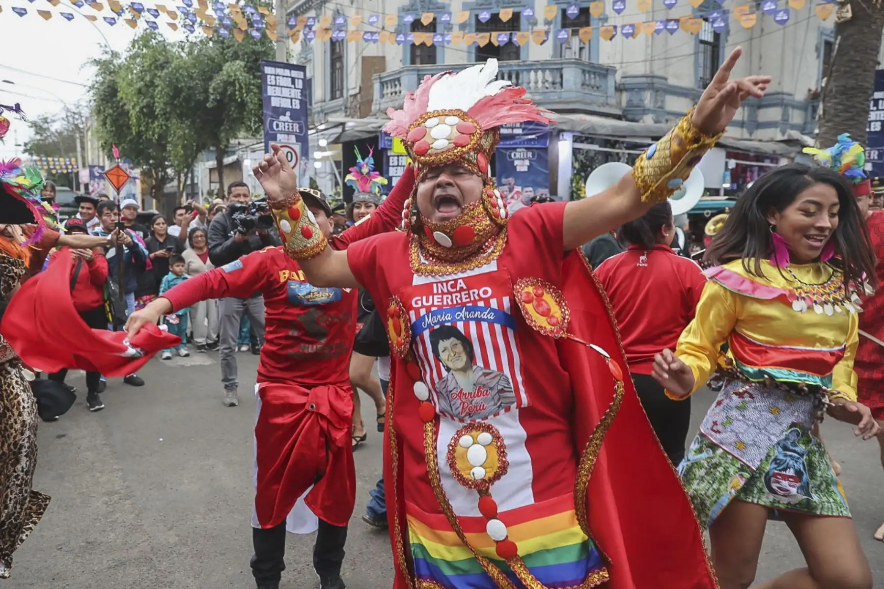 Hinchas de la Selección Peruana de Fútbol llegan hasta el Estadio Nacional para alentar a la blanquirroja ante su encuentro con Brasil por las eliminatorias para el Mundial de Fútbol del 2026.
Foto: ANDINA/Juan Carlos Guzmán