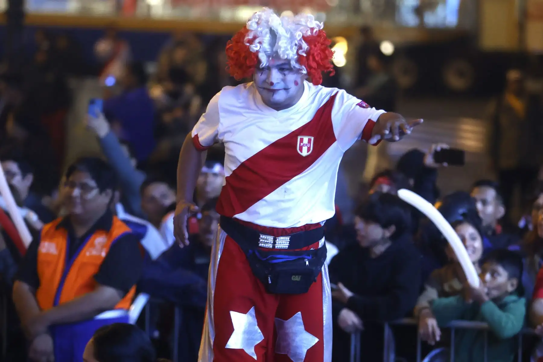 El centro de Lima se viste de rojiblanco previo el Perú vs Brasil. Foto:ANDINA/ Vidal Tarqui