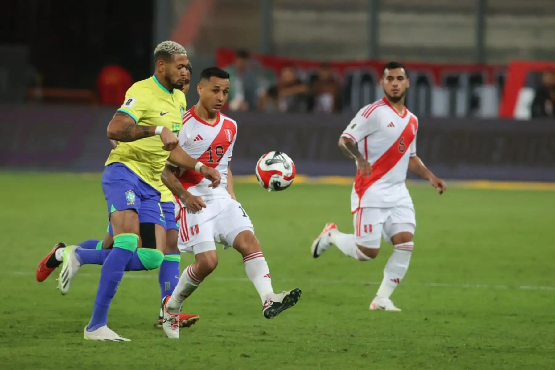 Con un gol de cabeza de Marquinhos en el minuto 44 del segundo tiempo, Brasil derrotó por 1-0 a la selección peruana en el estadio Nacional de Lima.
Foto: ANDINA/Juan Carlos Guzmán