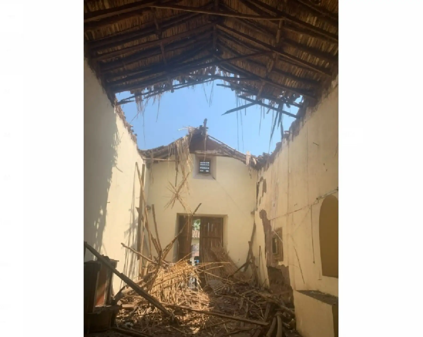 Pobladores del distrito de Acos Vinchos solicitan ayuda para reconstrucción su histórica Iglesia Matriz que colapsó hace unos meses.
