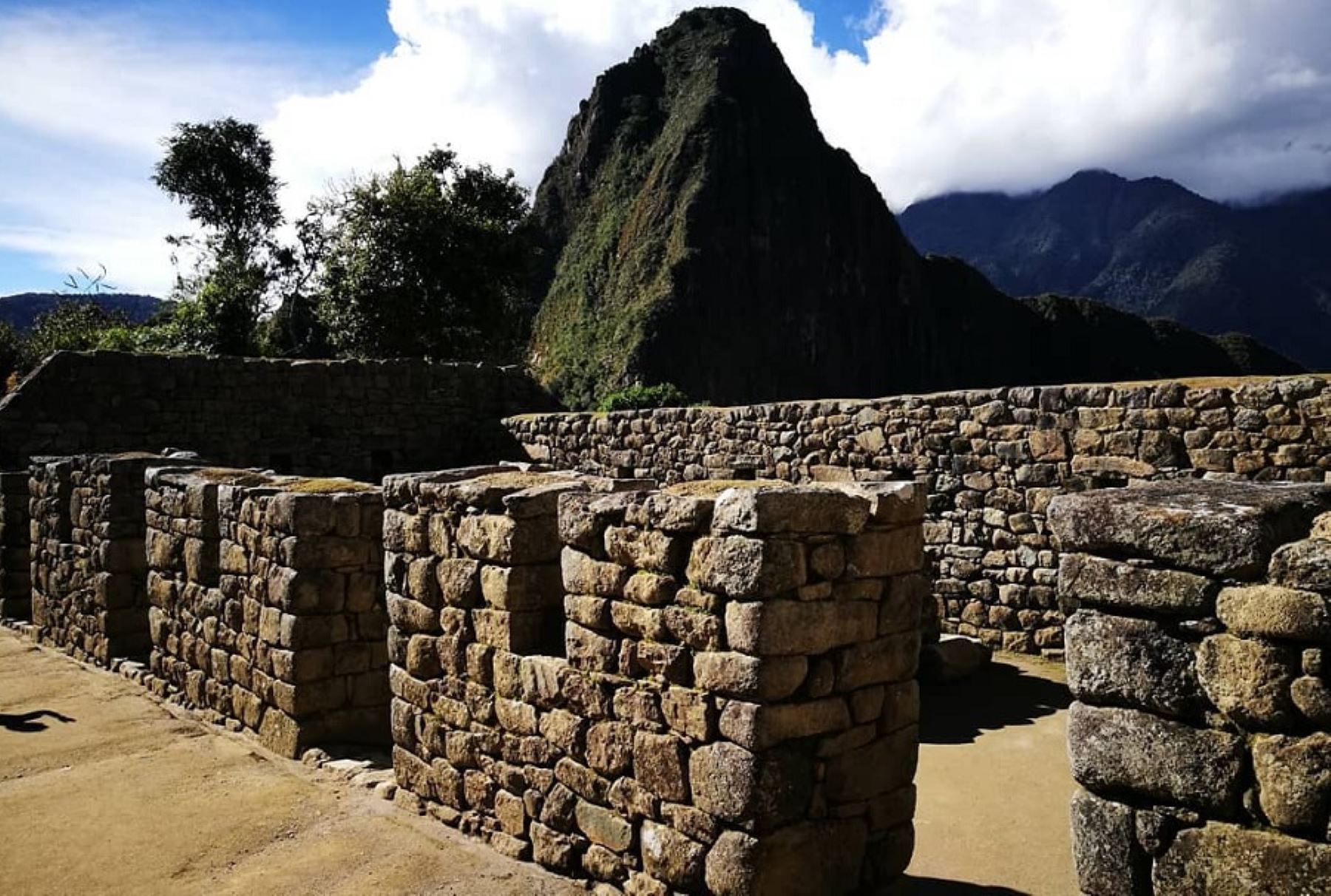 El mapa turístico mundial tiene en Machu Picchu a uno de los destinos que los viajeros de todas las naciones ansían conocer o volver a visitar atraídos por su formidable y enigmática edificación, considerada un portento de la civilización inca.