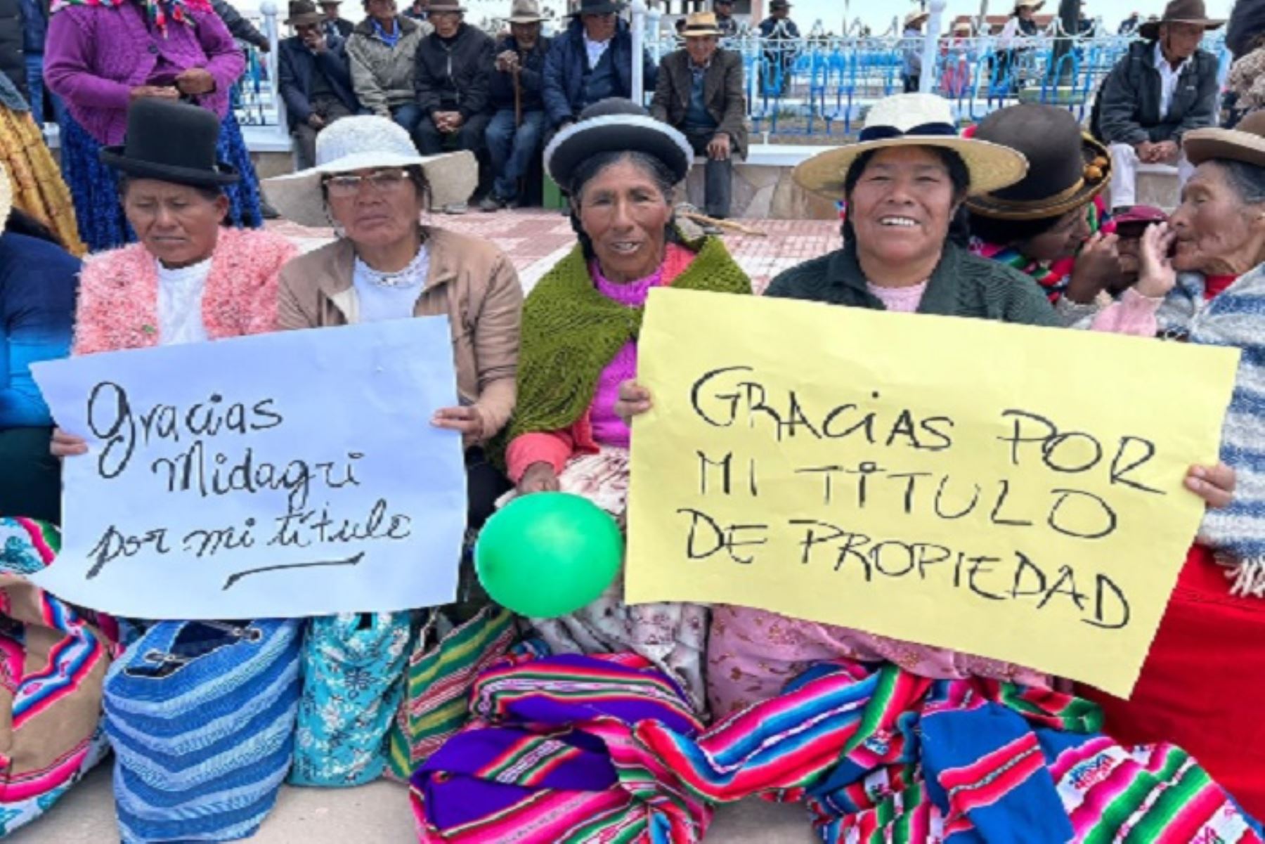 Se trata de una nueva entrega realizada en Puno, que se suma a los 9 mil 202 títulos de propiedad de predios rurales individuales entregados en junio último, en el centro poblado de Llachón.