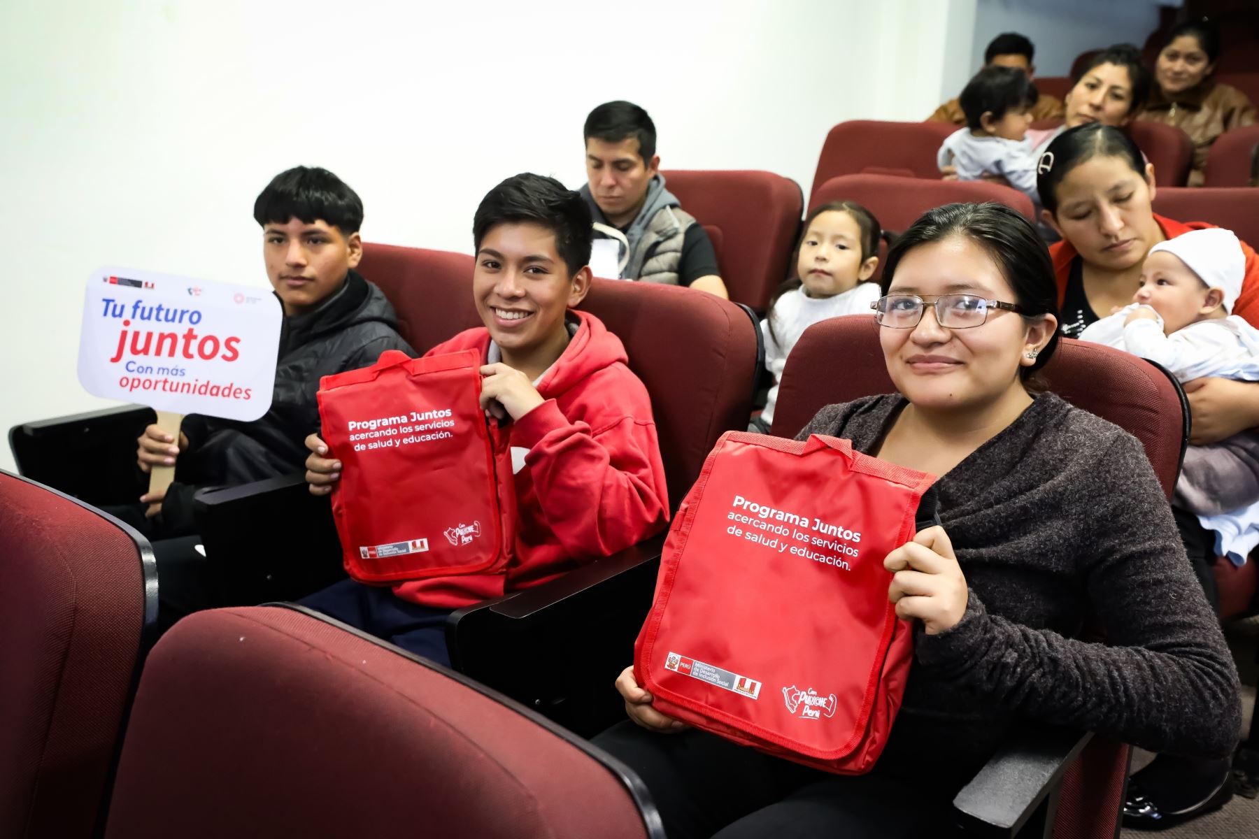 Programa Juntos: Jóvenes se capacitarán para formar habilidades técnicas y empresariales