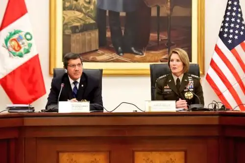 Ministro de Defensa sostuvo reunión bilateral con Jefa militar del Comando Sur de EE. UU.