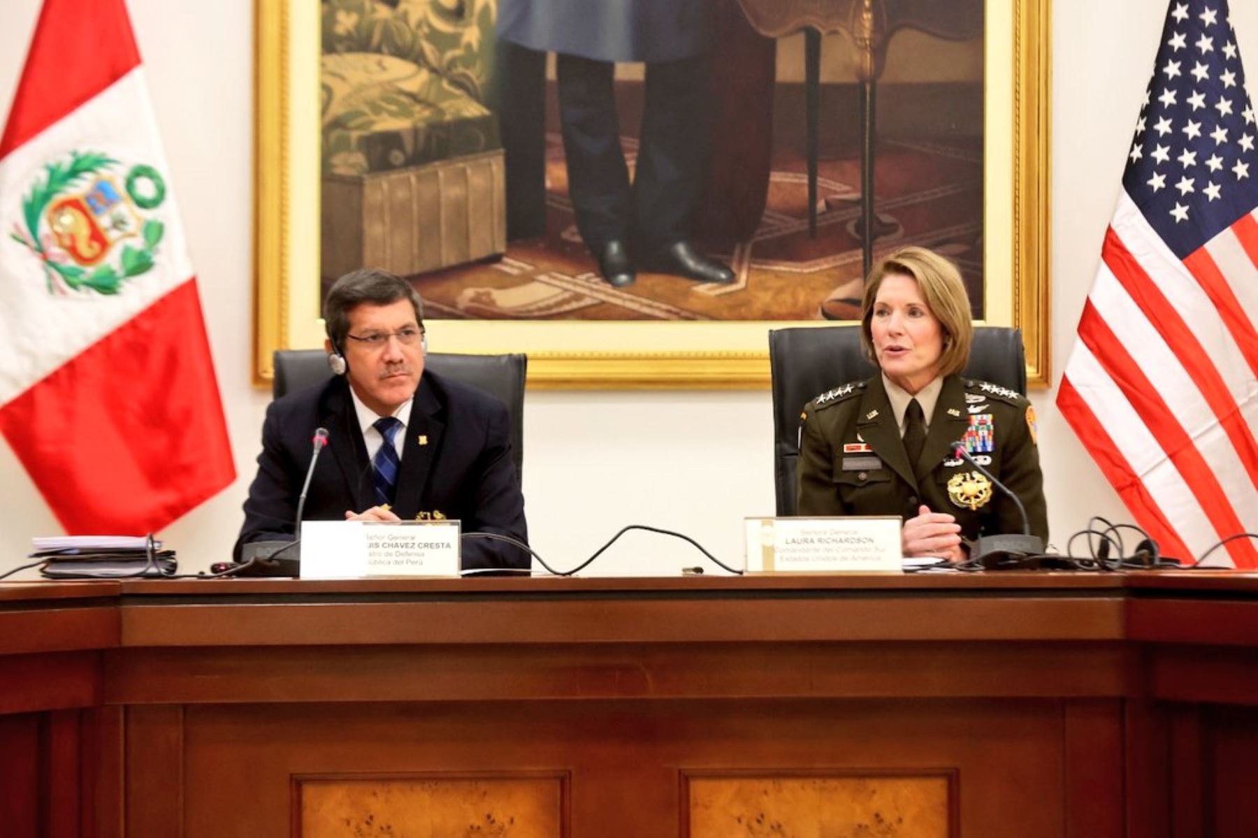 Ministro de Defensa sostuvo reunión bilateral con Jefa militar del Comando Sur de EE. UU.