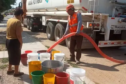 Abastecimiento de agua a través de tanques cisternas. ANDINA/Difusión