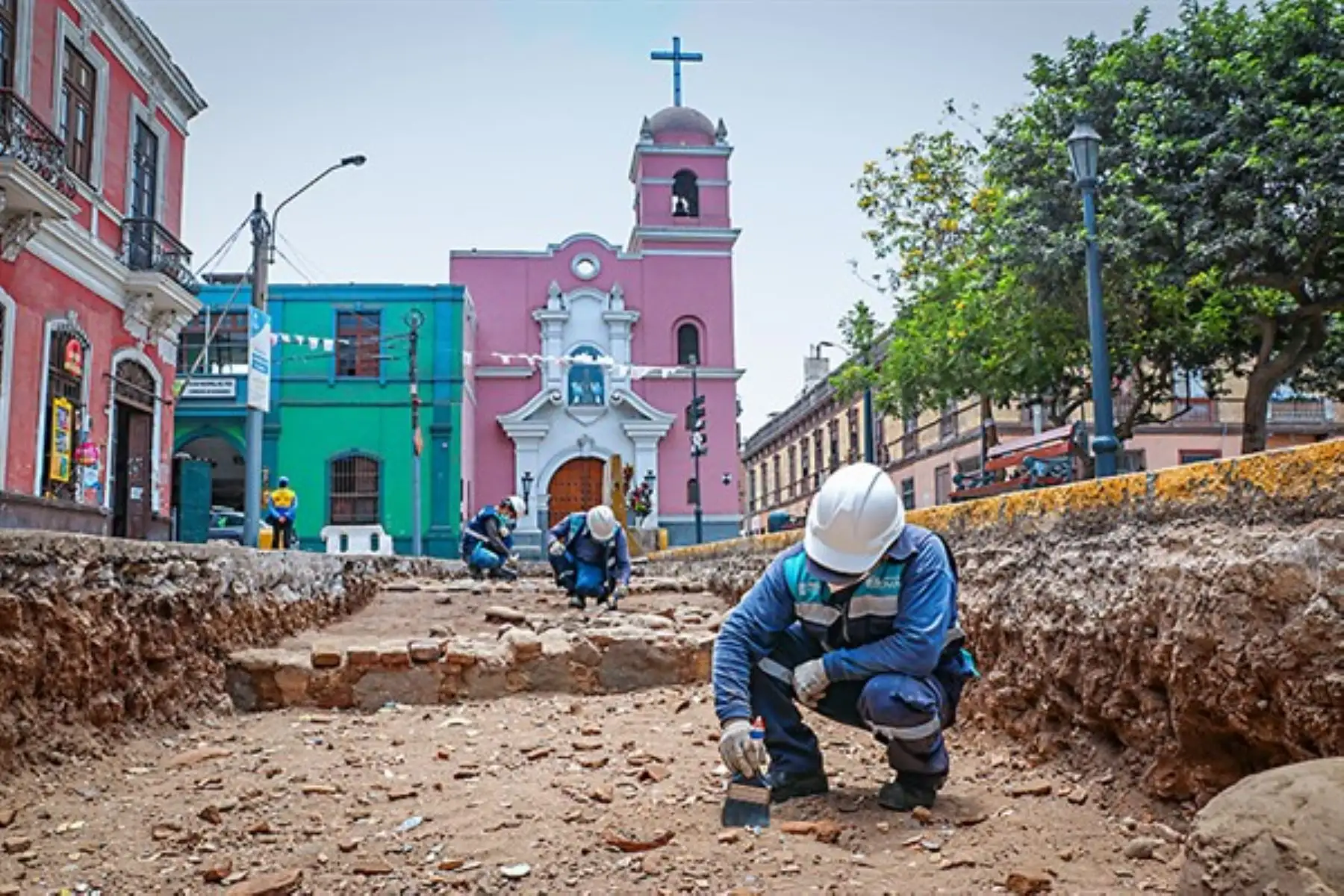 Monserrate, uno de los barrios más tradicionales del Cercado de Lima, daba su nombre a un importante canal que llevaba agua hacia el oeste de la ciudad, hasta incluso el Callao. De origen prehispánico, este ramal era usado durante la Colonia para arrojar algunos desperdicios, que iban sedimentándose en su fondo.
Foto: ANDINA/Difusión