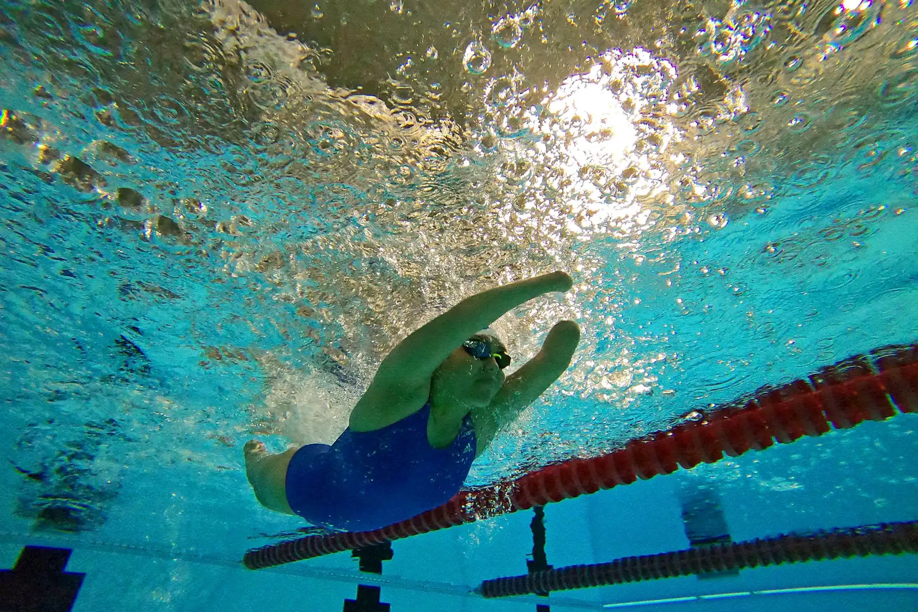 Dunia Felices está acostumbrada a superar retos y el gran momento deportivo que vive le permite soñar con una nueva medalla Parapanamericana, luego de ganar la de bronce en Lima 2019, en la prueba de 50 metros mariposa. Ahora, ella está enfocada en regalarle una nueva alegría a nuestro país en Santiago 2023, pero esta vez en los 200 metros combinado.
Foto: ANDINA/Proyecto Legado
